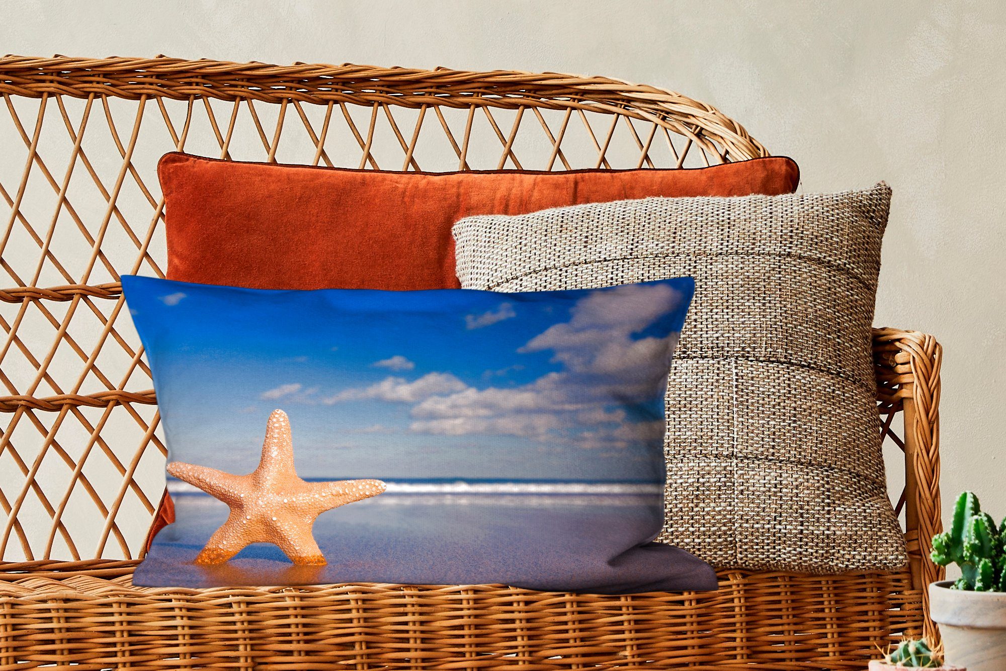 Wohzimmer - Sand, - Füllung, Schlafzimmer MuchoWow Dekoration, mit Orange Dekokissen Zierkissen, Seestern Dekokissen