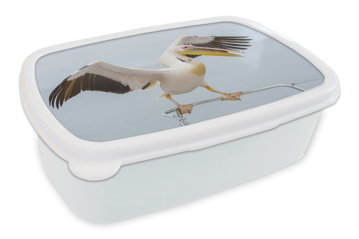 MuchoWow Lunchbox Rosa Pelikan mit ausgebreiteten Flügeln, Kunststoff, (2-tlg), Brotbox für Kinder und Erwachsene, Brotdose, für Jungs und Mädchen weiß