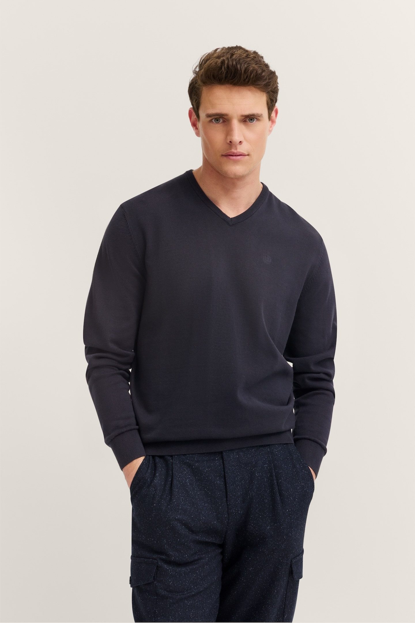 bugatti V-Ausschnitt-Pullover Basic Essential aus reine Baumwolle