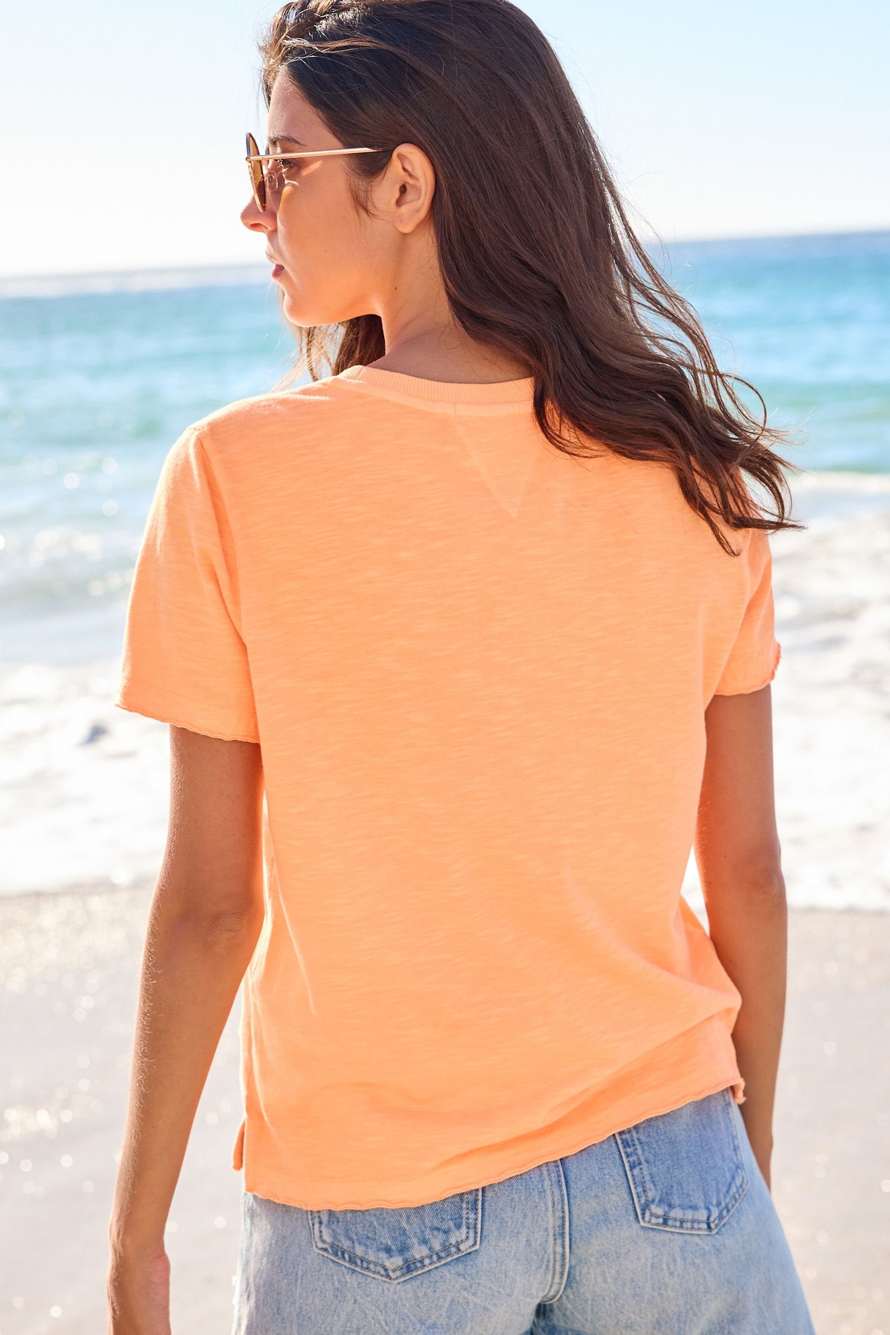 und T-Shirt T-Shirt Bright Next (1-tlg) mit Orange Tasche Rundhalsausschnitt