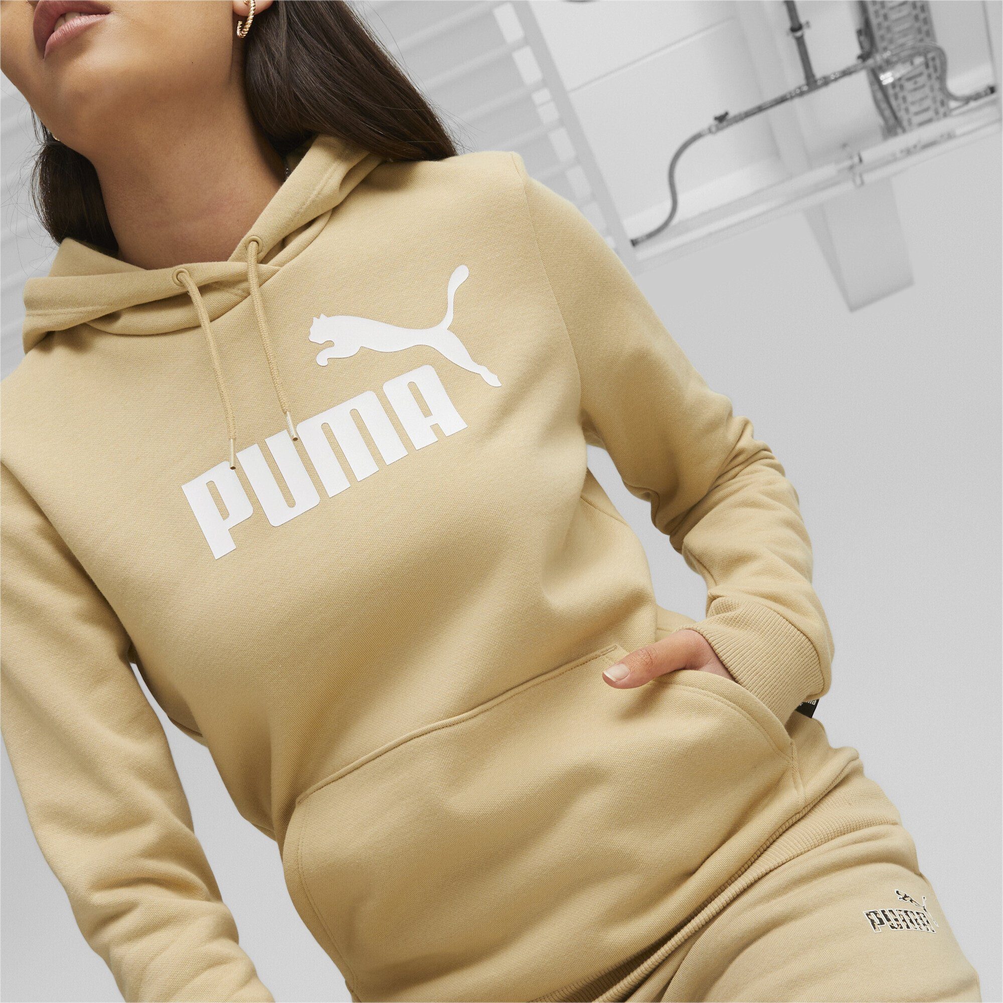 PUMA Logo Damen Dune FL Sweatshirt hoodie Essentials Sand Beige