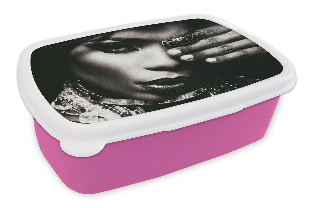 MuchoWow Lunchbox Frau - Schmuck - Ring - Make up - Schwarz - Weiß - Kette, Kunststoff, (2-tlg), Brotbox für Erwachsene, Brotdose Kinder, Snackbox, Mädchen, Kunststoff rosa