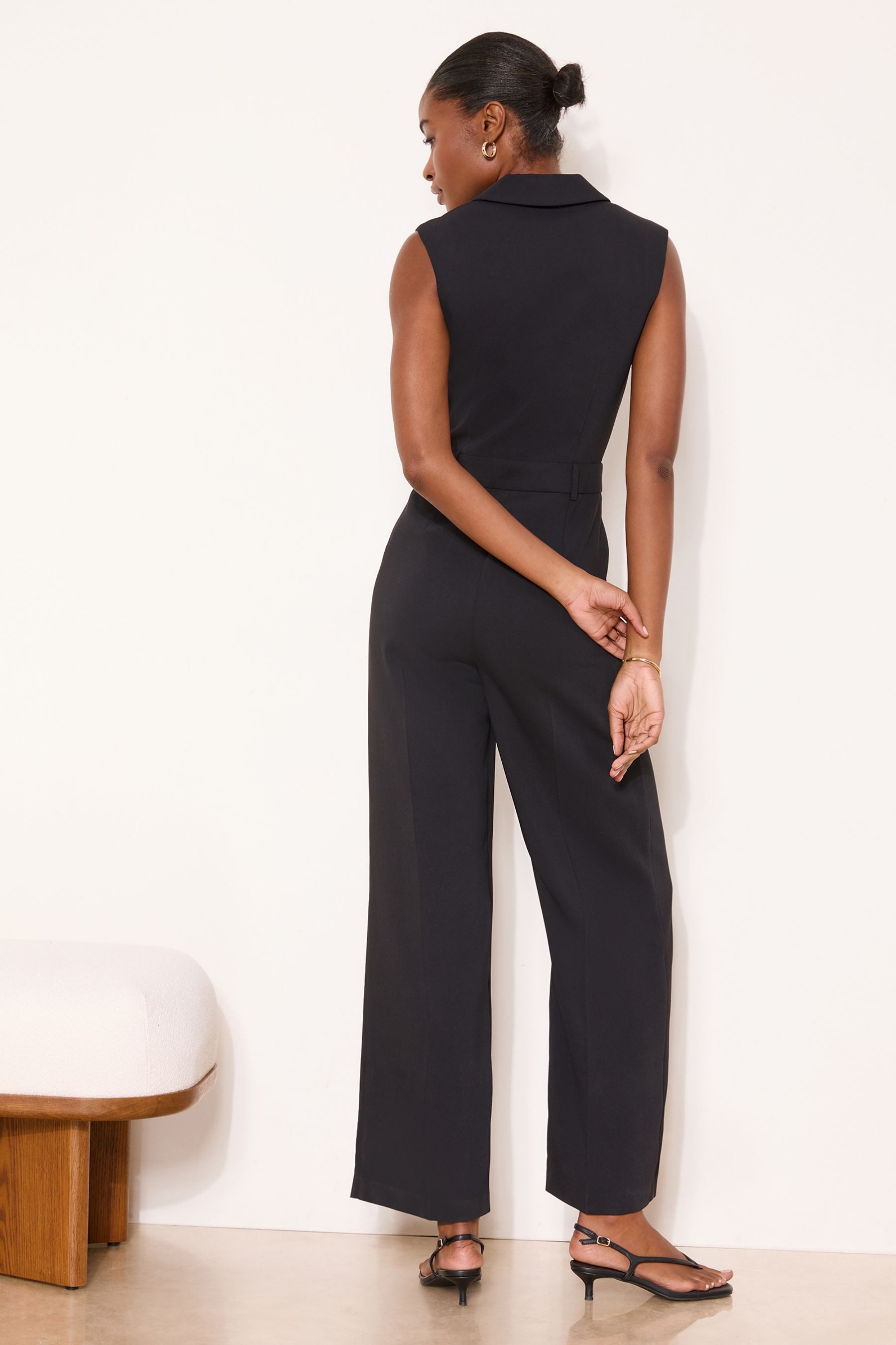 LIPSY Jumpsuit Lipsy ärmelloser Smoking-Jumpsuit, Kurzgröße (1-tlg) günstig online kaufen