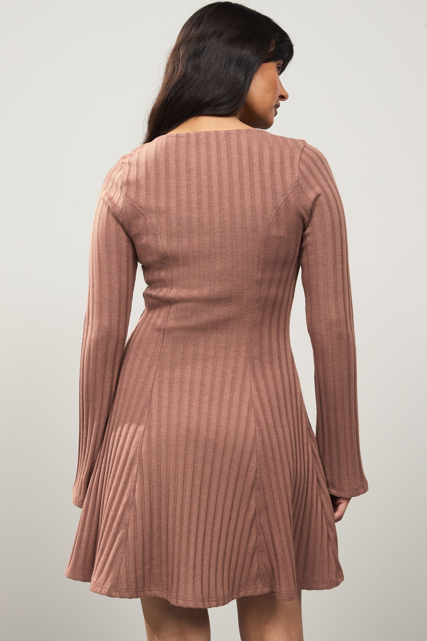 Next Minikleid Langärmeliges, geripptes Minikleid, U-Ausschnitt (1-tlg)