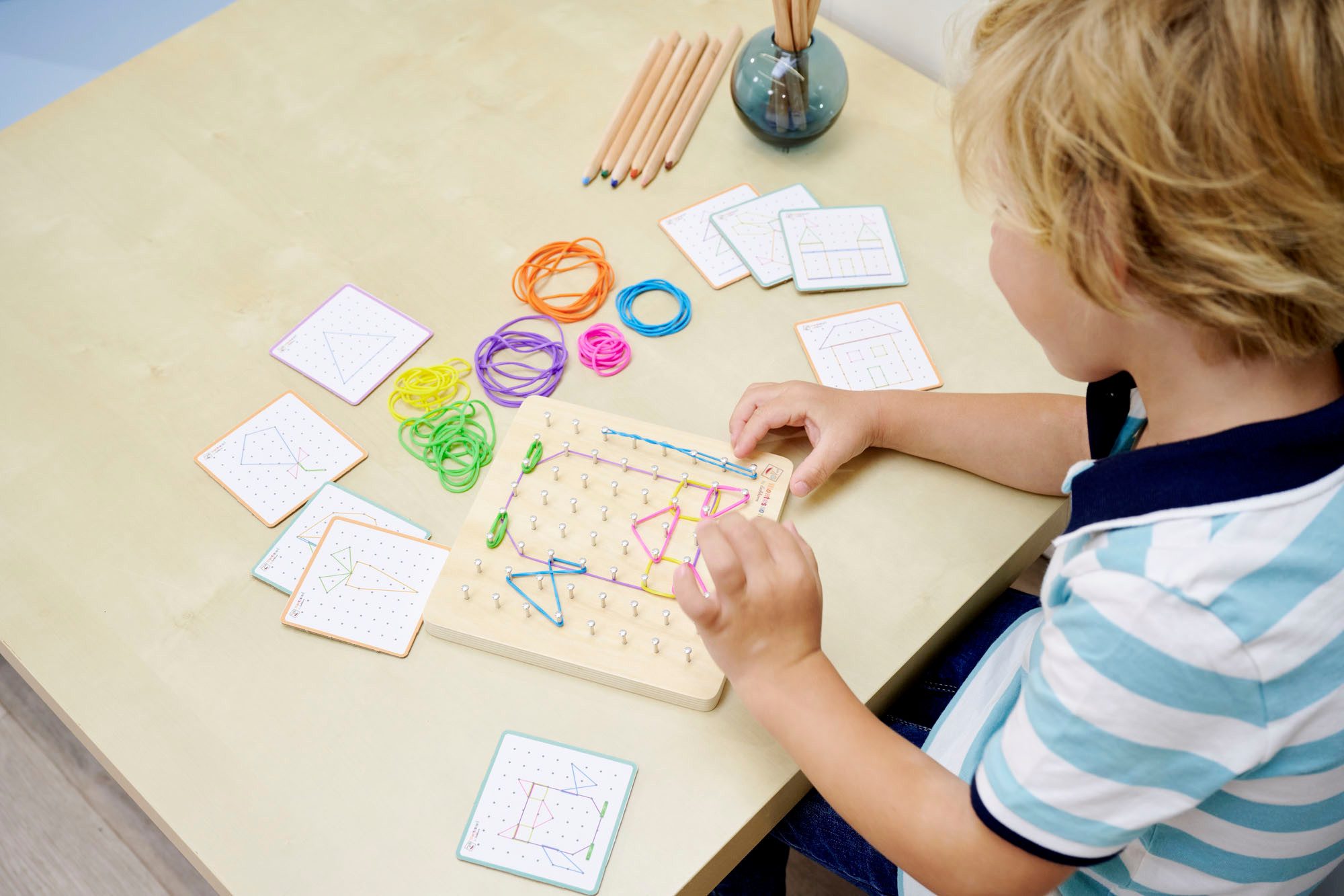 Eichhorn Lernspielzeug Montessori Geometriebrett – Bild 5 von 5