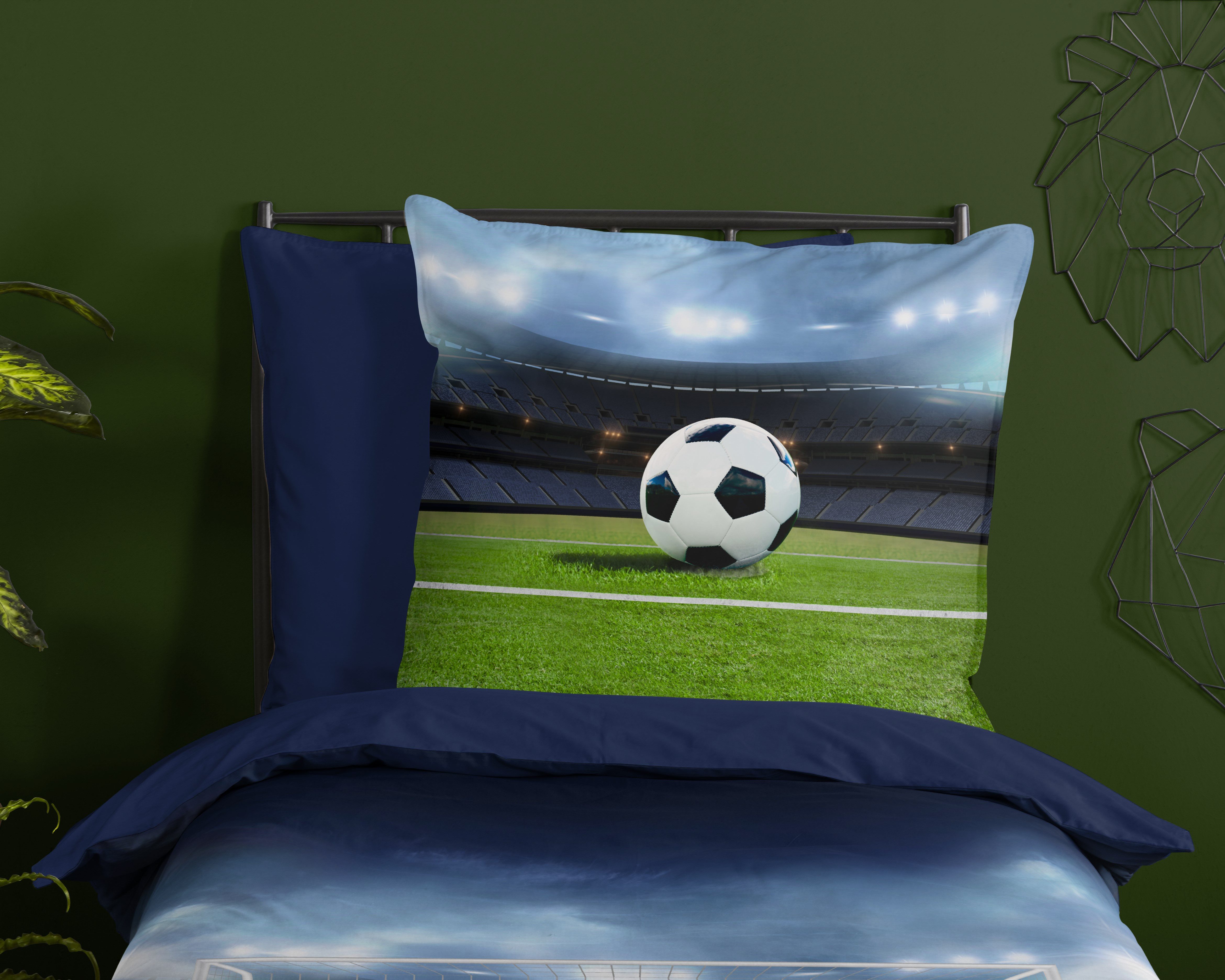 PURE luxury collection Kinderbettwäsche Jasper, Microfaser, 2 teilig, Mikrofaser, 135x200, Pflegeleicht, Wendeoptik, Kind, Junge, Fußball