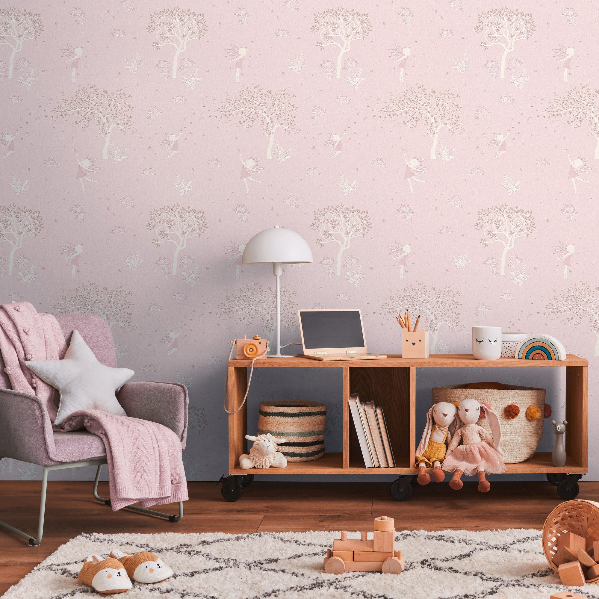 living walls Vliestapete Kids Studio Feenwald – Glitzer Vliestapete, glatt, leicht glänzend, Motiv, geblümt, Feenwald mit Bäumen, Blüten, Schmetterlingen und Glitzer