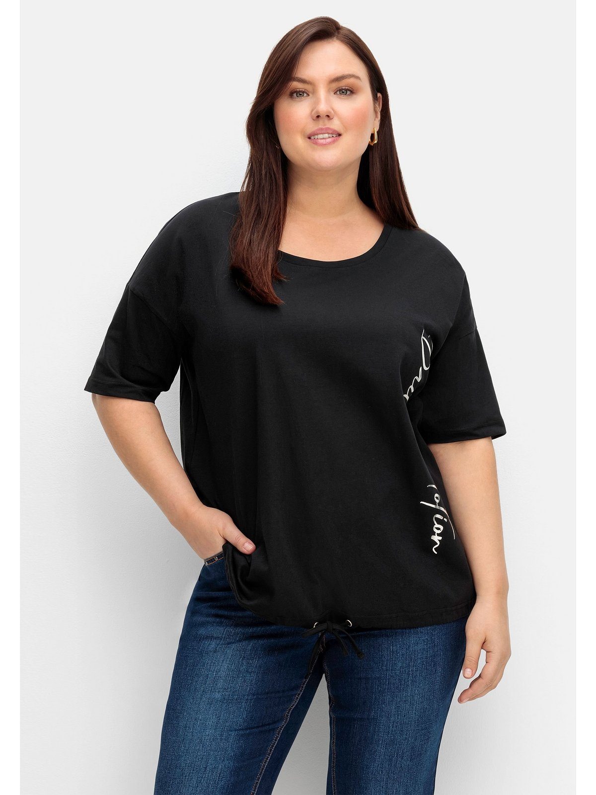 und Sheego Größen T-Shirt Schriftzug mit Tunnelzug Große seitlichem