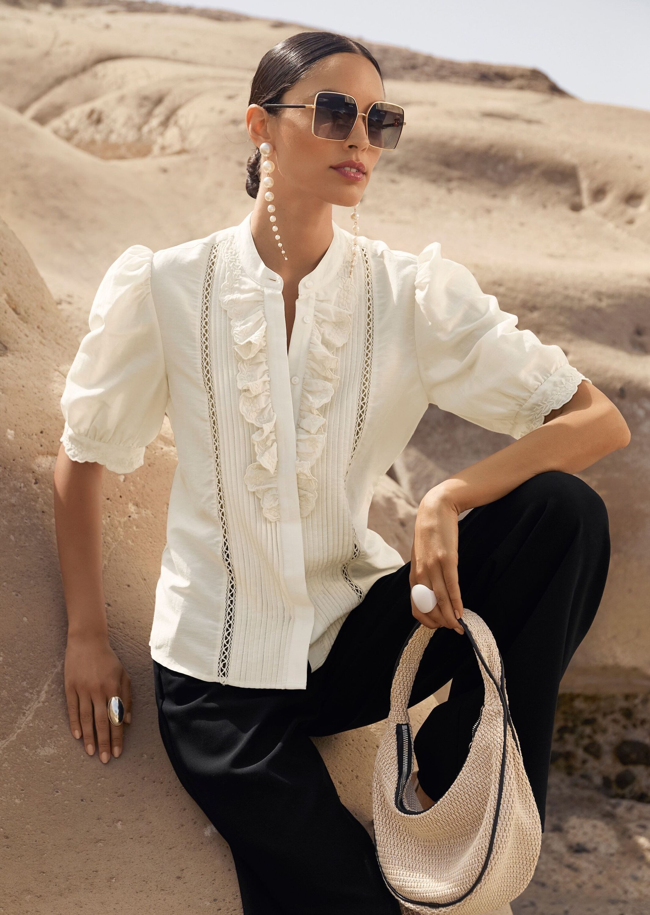 MADELEINE Kurzarmbluse Blusenshirt mit Spitzendetails Baumwollbluse mit Rundhals, Blende, Rüschen, Biesen und Halbarm