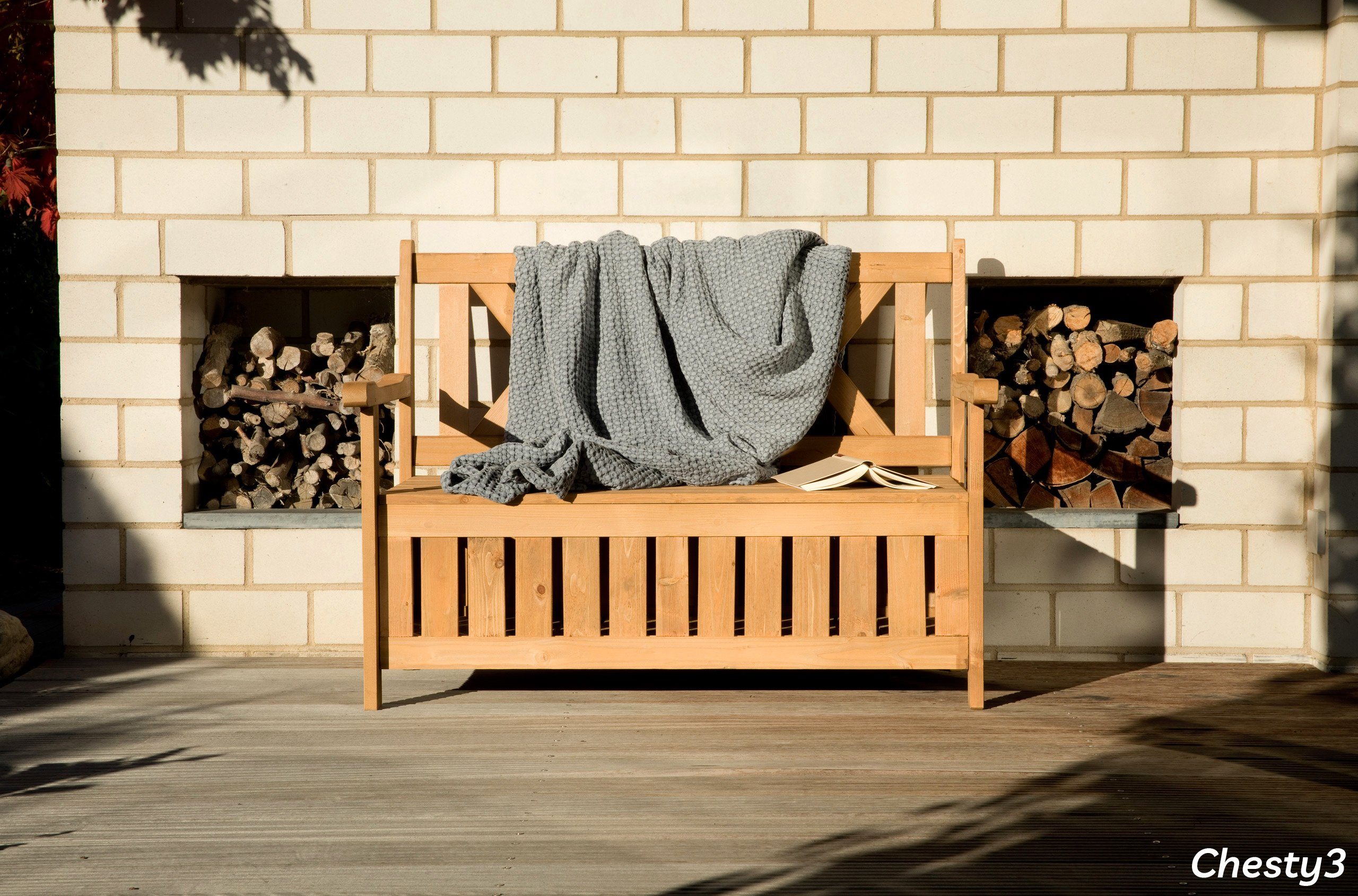 needs&wants® Gartenbank Holz wetterfest mit Stauraum, Truhenbank Holzbank Sitzbank Truhe braun, mit Textil Abdeckung 2-Sitzer Parkbank Garten Outdoor klassisch  – Bild 5 von 5