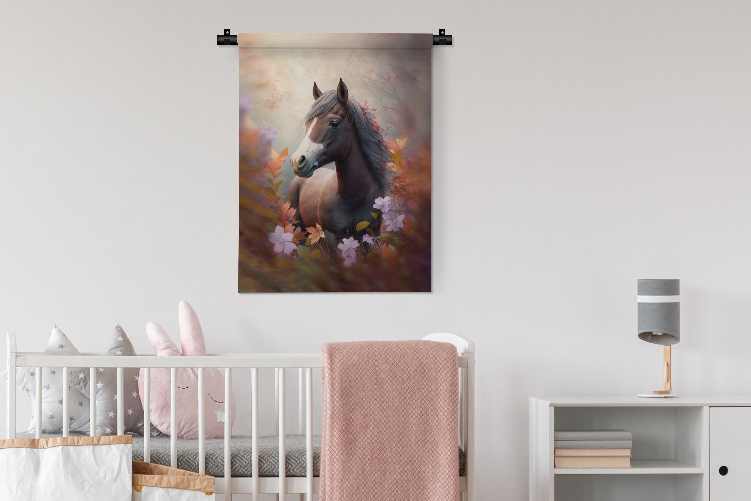 Deko MuchoWow - Pferd Lila Blumen für - - Schlafzimmer Wand, Wohnzimmer, Natur Wanddekoobjekt Tiere, - Tapisserie, der an