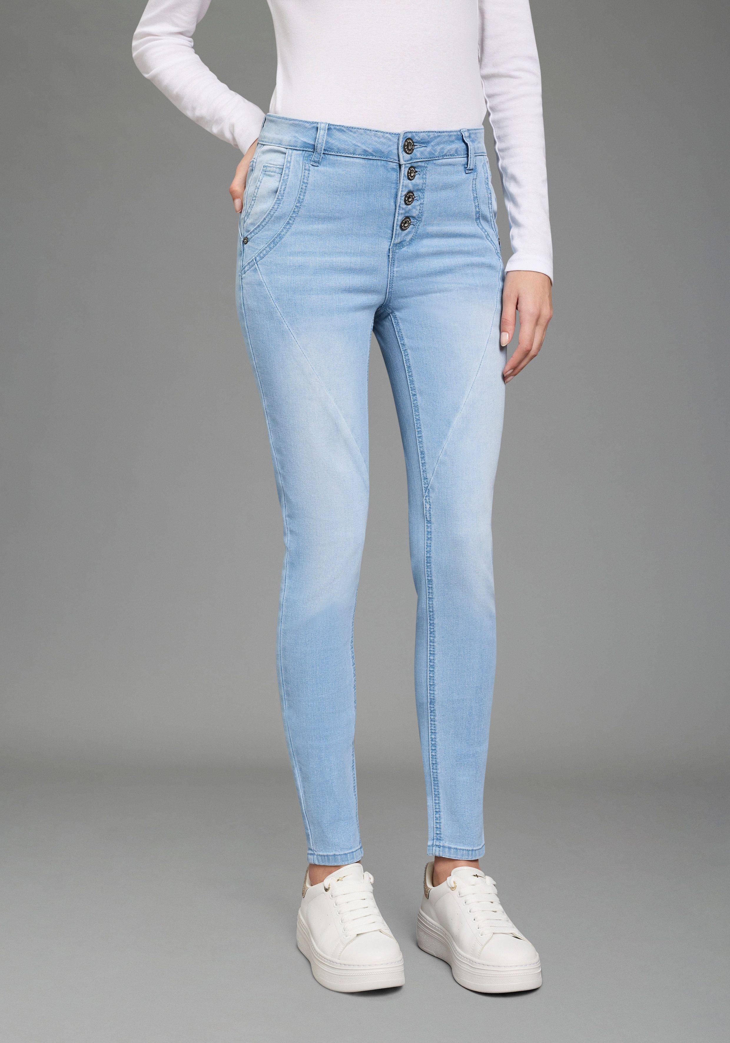 Bruno Banani Skinny-fit-Jeans extraenger Schnitt, normale Leibhöhe, mit Gesäß- und Eingrifftaschen