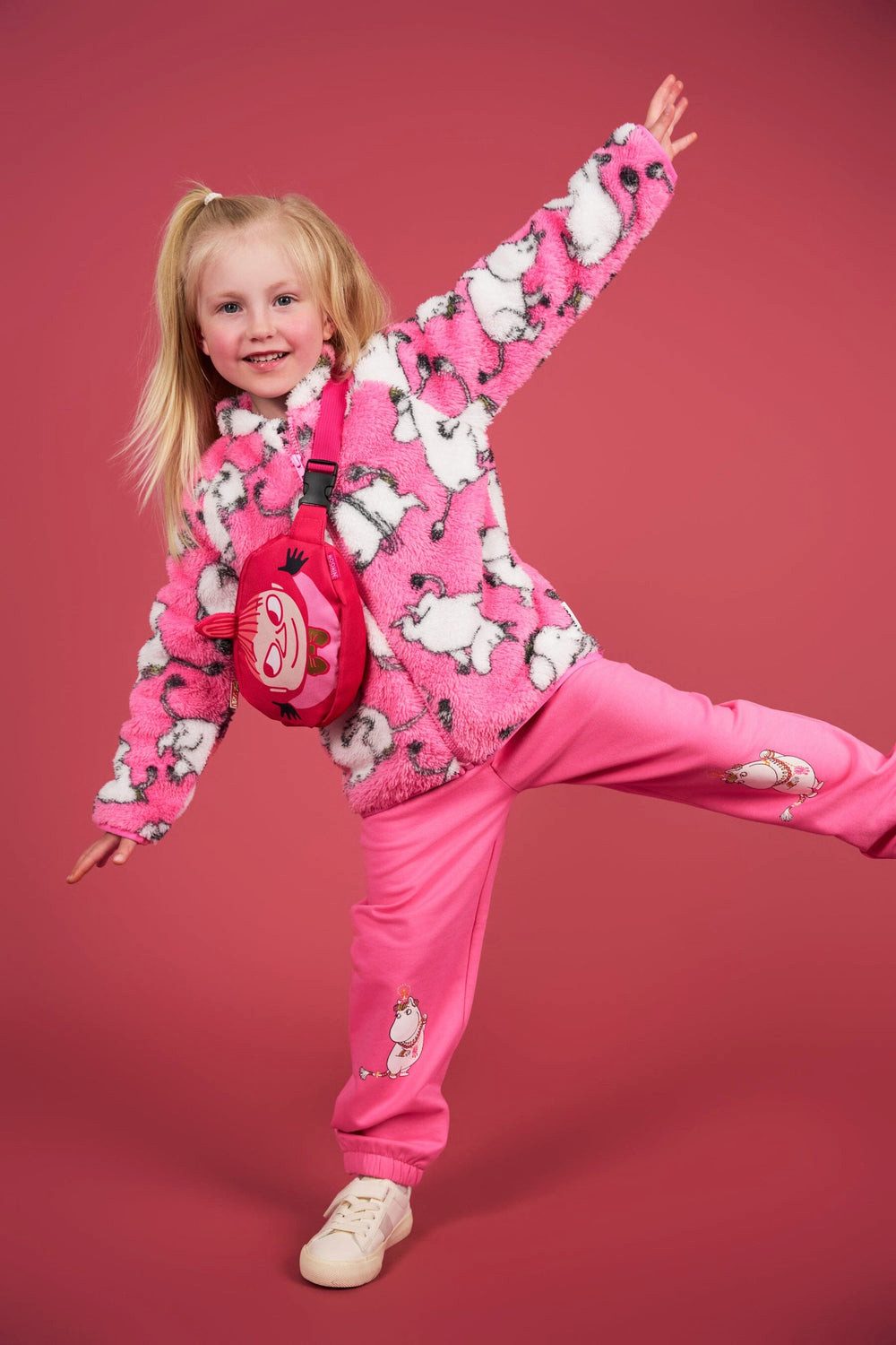 Moomin by Martinex Fleecejacke MOOMIN Kinder Fleecejacke „Lovebirds“ Pink – © Moomin Characters