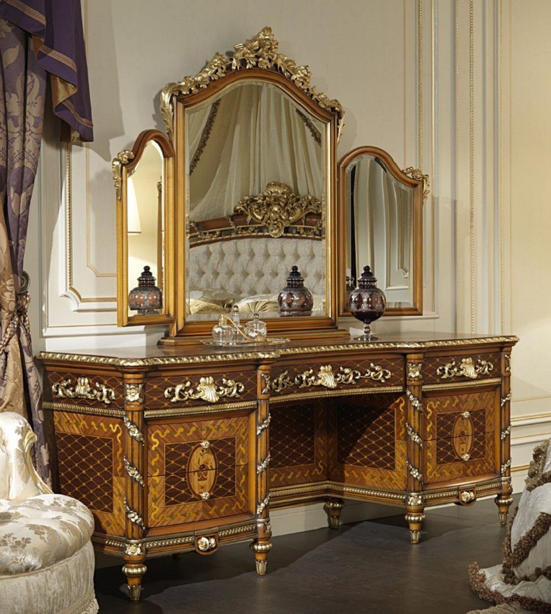 Casa Padrino Barockspiegel Luxus Barock Kommode mit Spiegel Braun / Gold - Prunkvoller handgefertigter Schminktisch mit Wandspiegel - Hotel Möbel - Schloss Möbel - Luxus Qualität - Made in Italy
