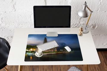 MuchoWow Gaming Mauspad Der Pura Ulun Danu Bratan-Tempel auf Bali bei Nacht (1-St), Büro für Tastatur und Maus, Mousepad Gaming, 90x60 cm, XXL, Großes