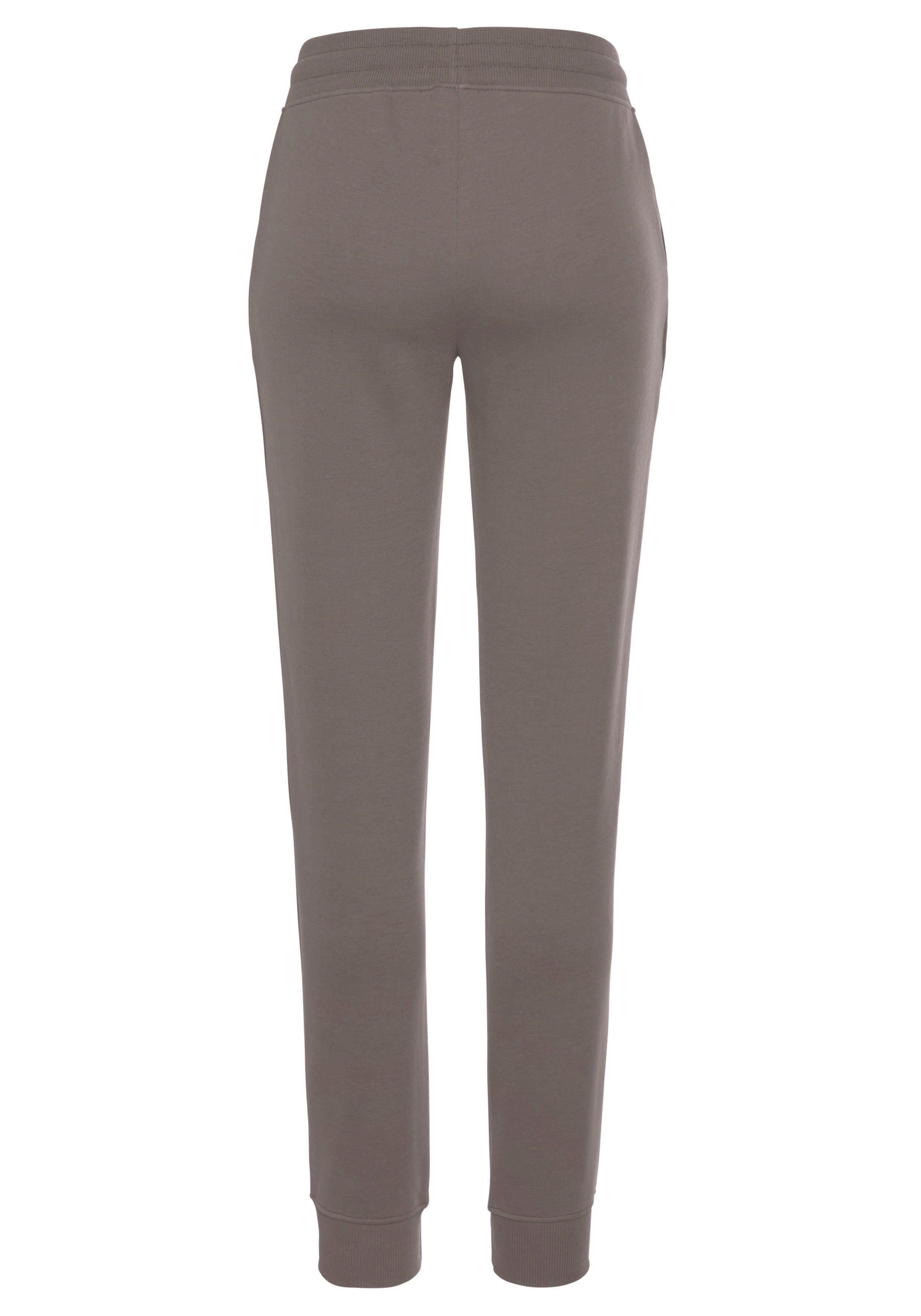 Bench. Loungewear Jogginghose mit dezenter Logostickerei, Loungeanzug