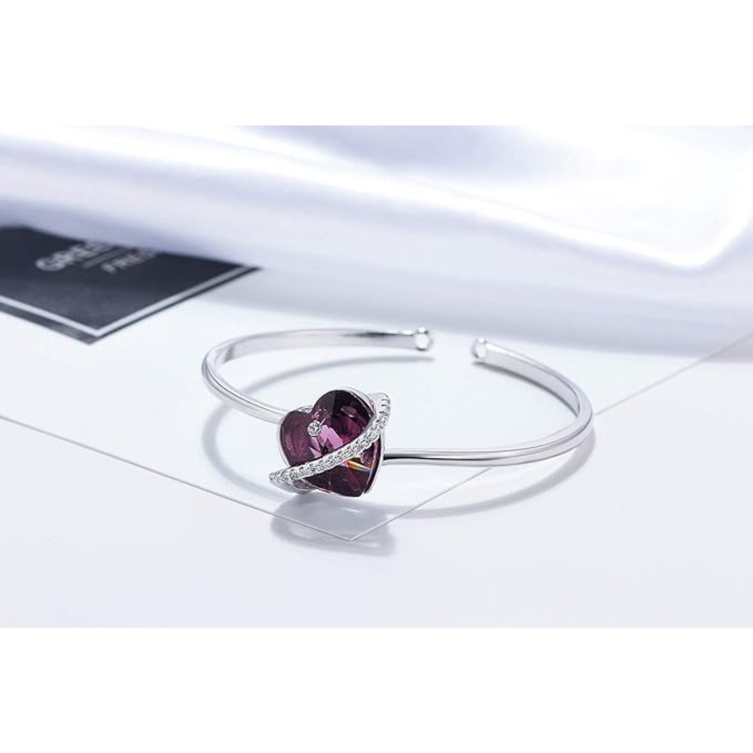 Lisandra Scott Armreif verstellbar mit funkelnden Herz Stein Kristallen - Armband für Damen, Funkelnder Herz-Armreif – verstellbar, edel & ideal als Geschenk