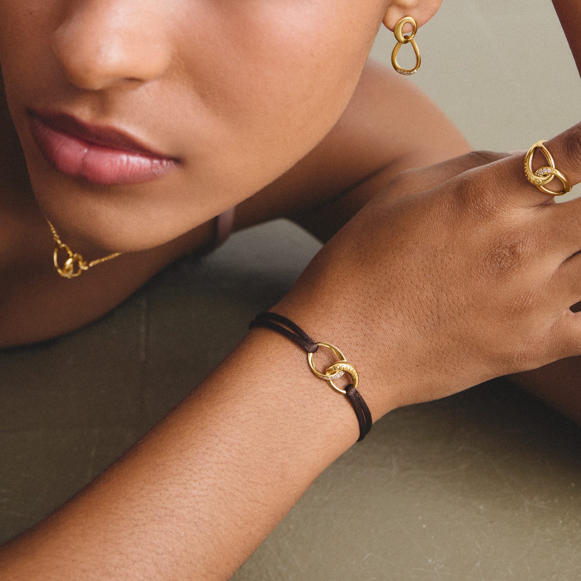 THOMAS SABO Armband Together Textilarmband gelbgoldfarben, mit Zirkonia (synth) – Bild 5 von 5