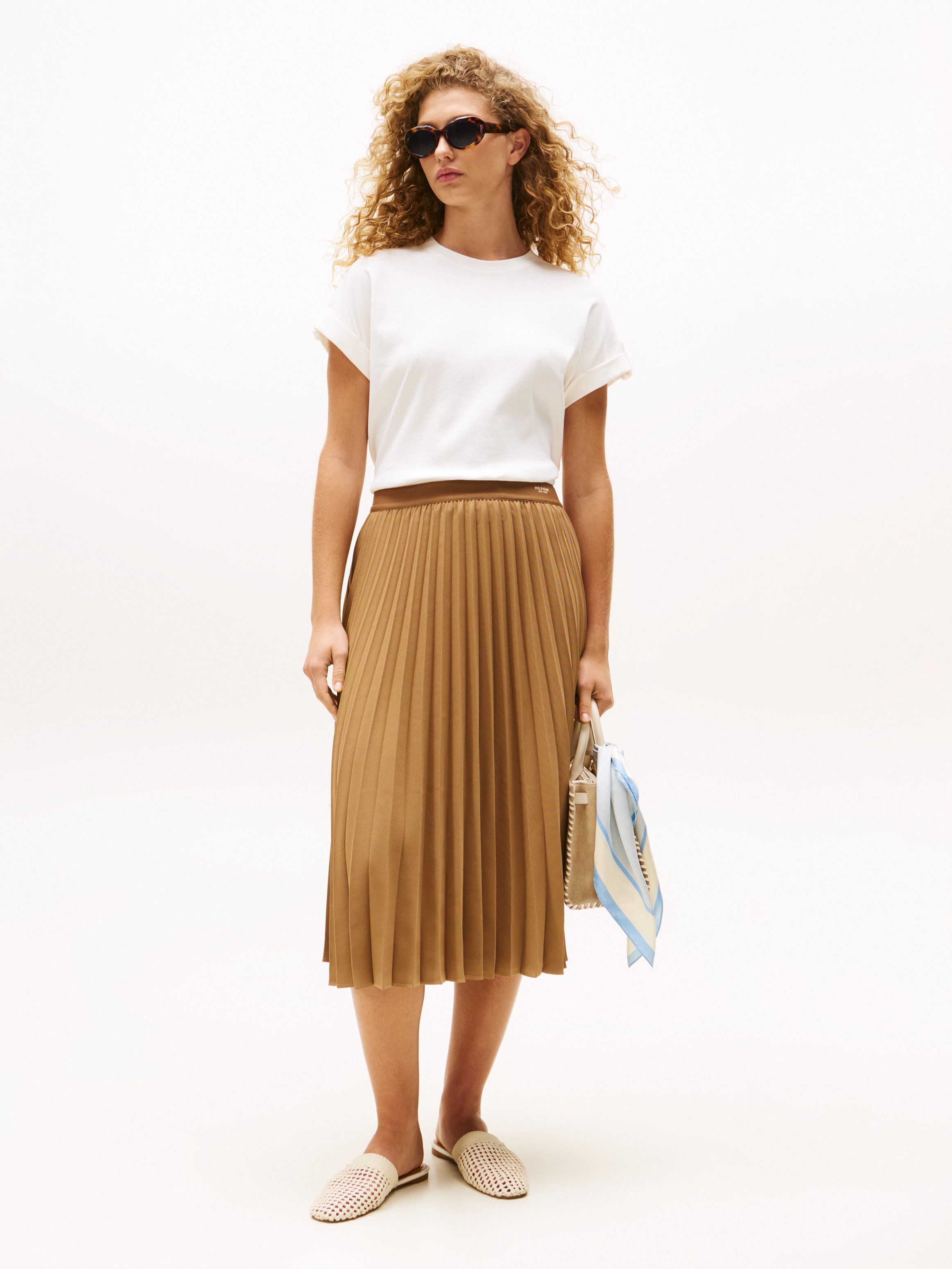 Tommy Hilfiger Kurzarmshirt GOLD BUTTON MDRN C-NK SS TEE mit goldfarbenen K günstig online kaufen