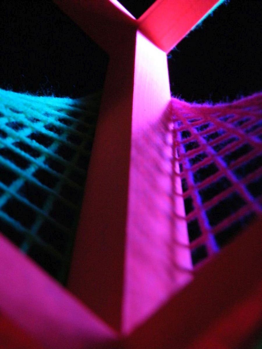 PSYWORK Dekoobjekt Schwarzlicht 3D Schwarzlicht StringArt Würfel "Fire", leuchtet 40cm, Fadendeko unter UV-aktiv