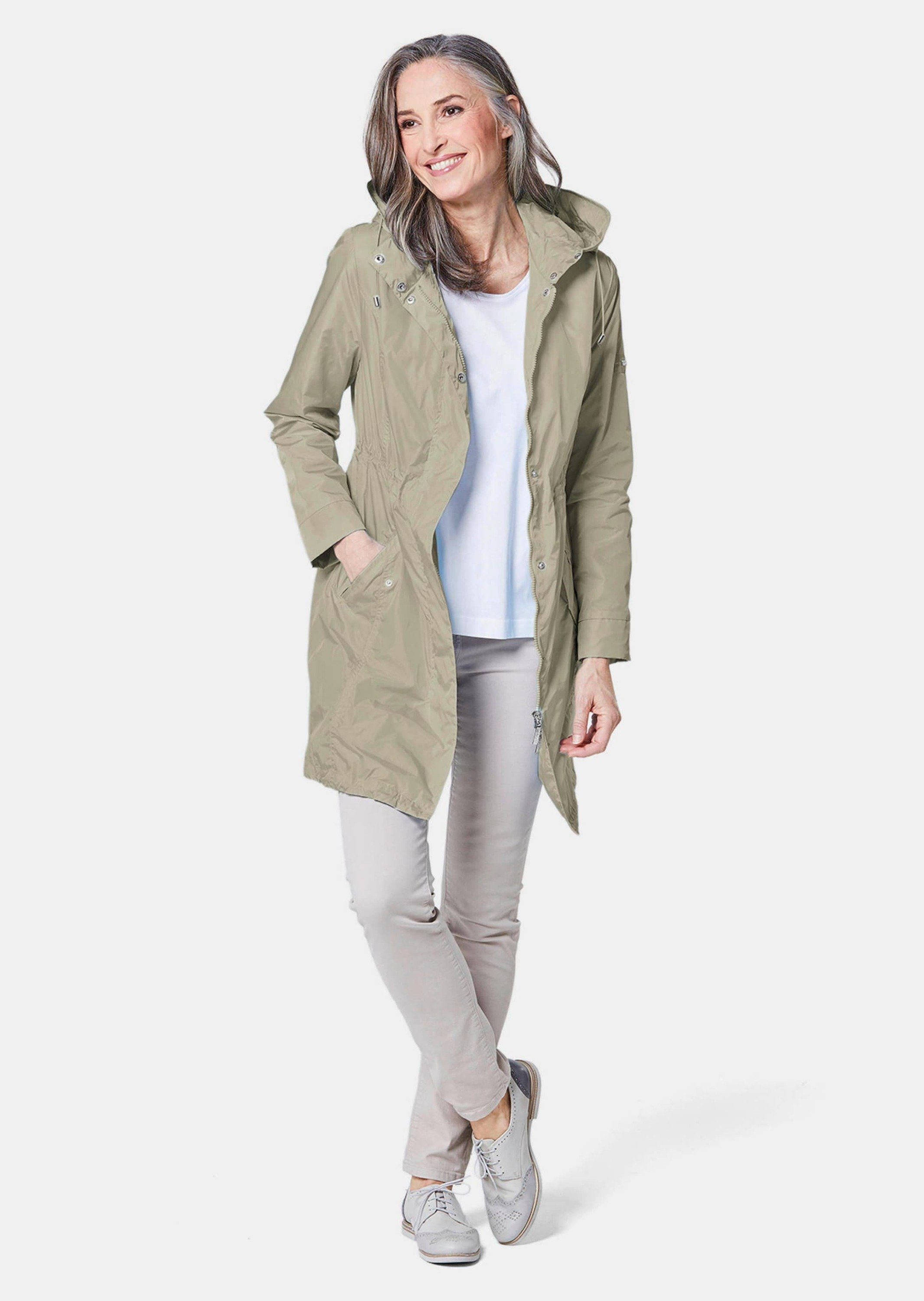 GOLDNER Outdoorjacke Kurzgröße: Modischer Regenparka mit Kapuze Individuelle Weitenregulierung durch Tunnelzüge und variablen Kragen – Bild 3 von 5