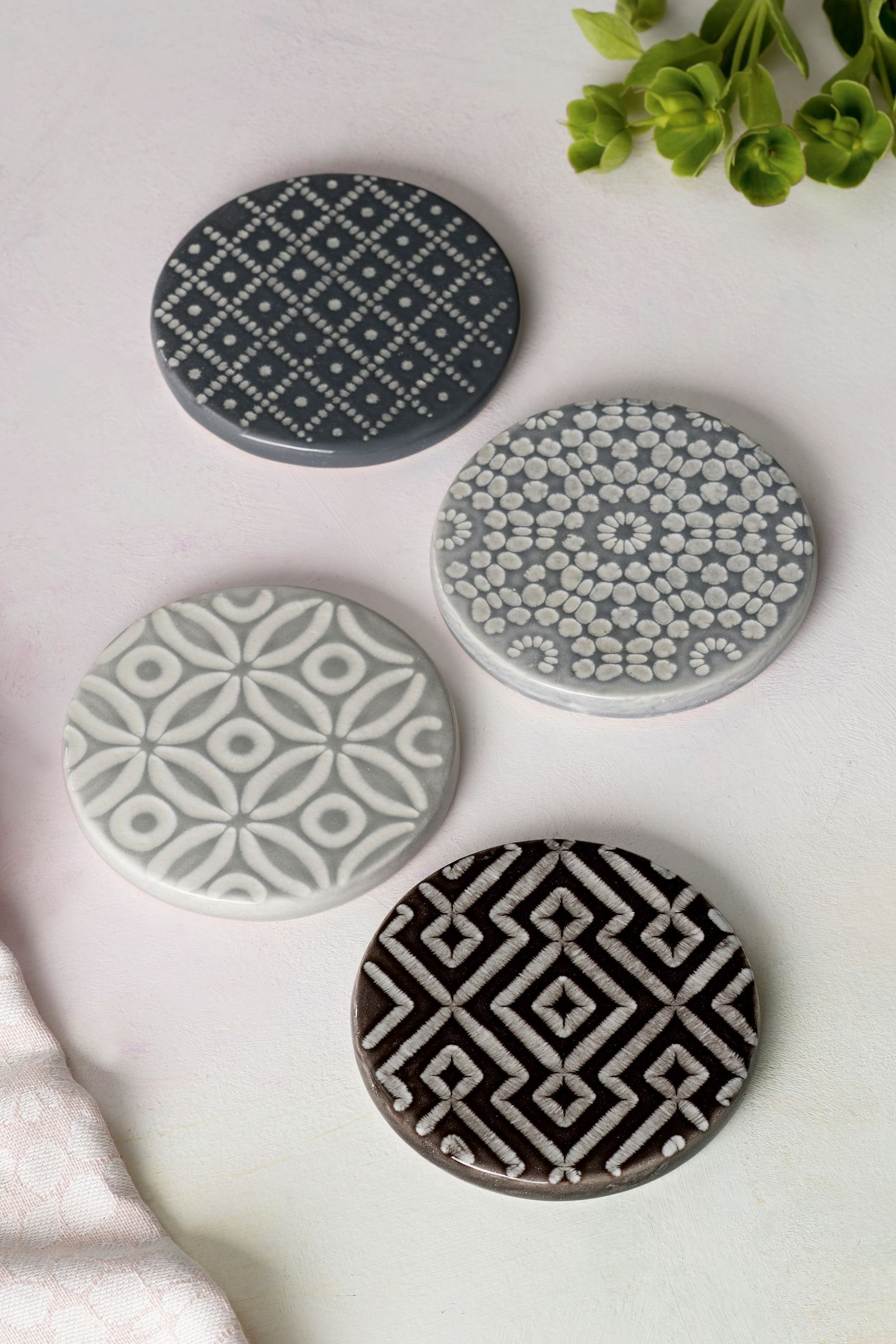 Next Tassenuntersetzer Set aus 4 Keramikuntersetzern im Geodesign, 4-tlg.
