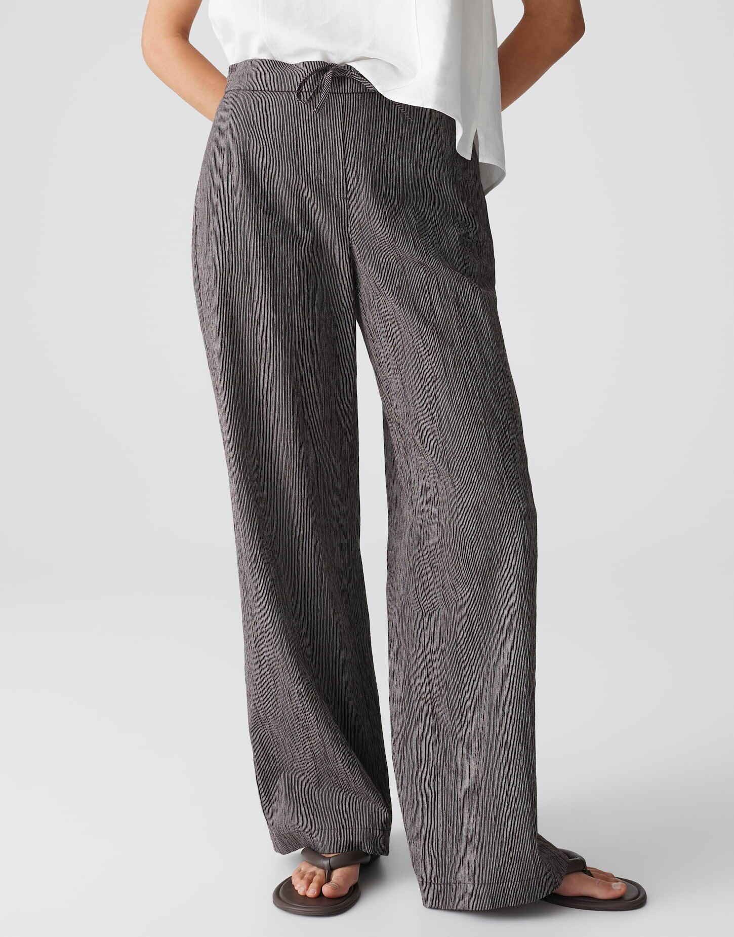 Stoffhose Melane crinkled aus Webware mit Crinkle Effekt