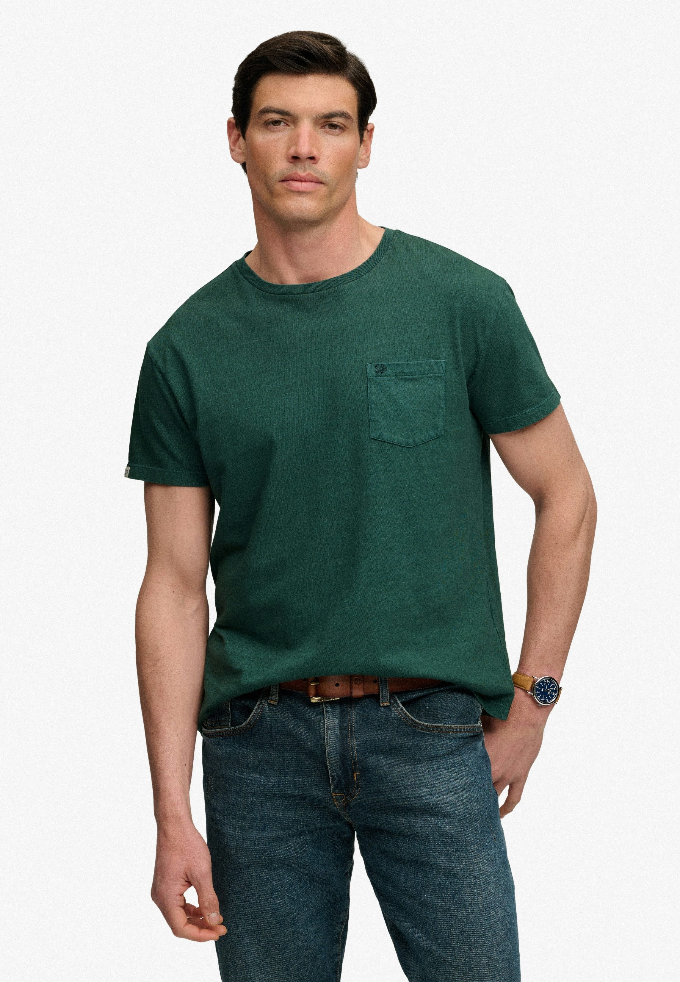 Superdry Rundhalsshirt COTTON CLASSIC LINEN PKT TEE Baumwollmischung, relaxed fit aus luftig leichtem Baumwoll-Leinen-Mix