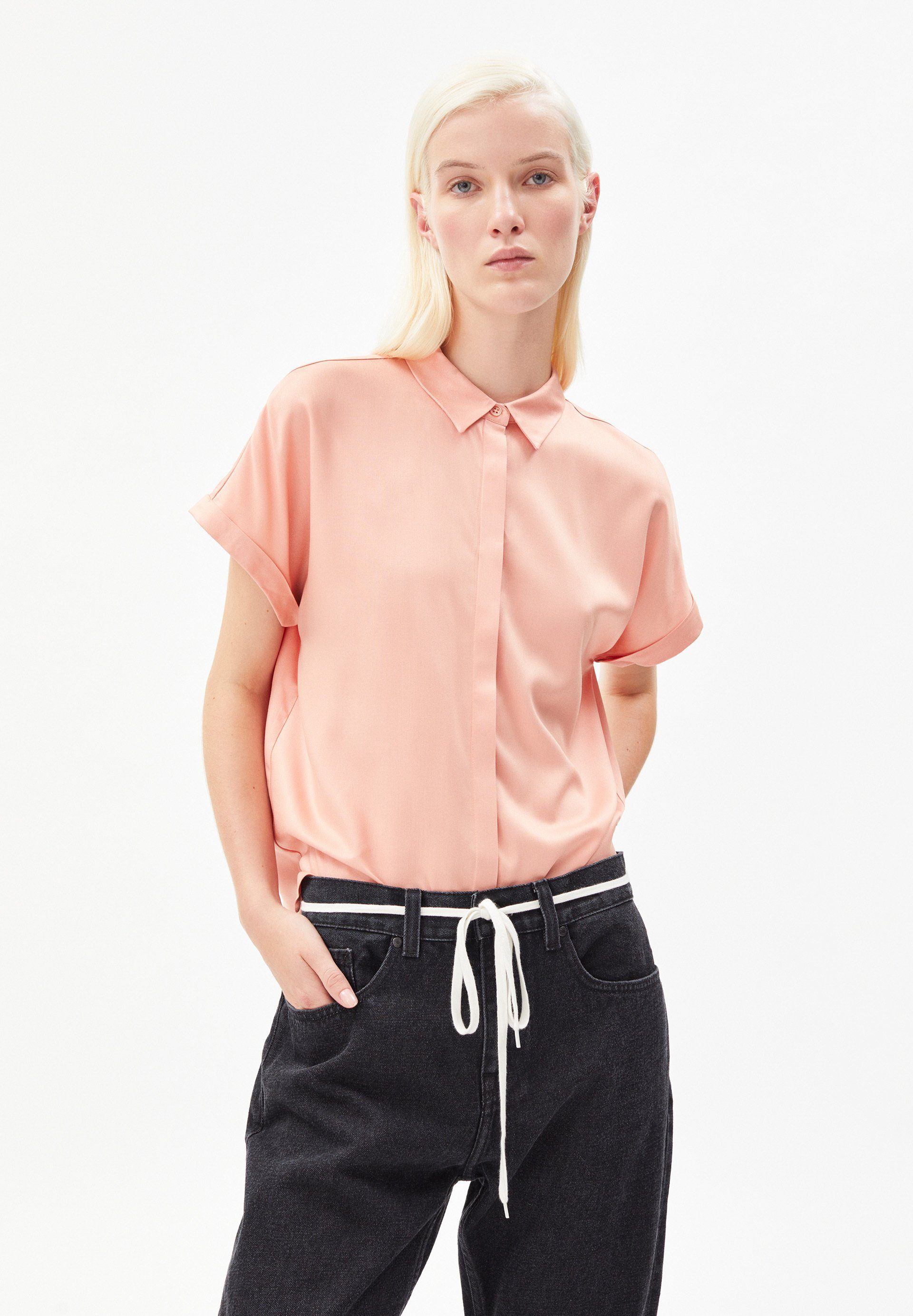 Armedangels Hemdbluse ZONJAA Bluse aus LENZING™ ECOVERO™ Relaxed Fit (1-tlg) Rundhalsausschnitt