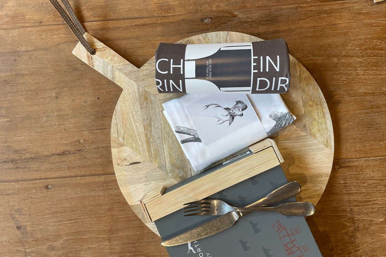 daslagerhaus Kochbuchhalter Schneidebrett massiv Holz D 40 cm
