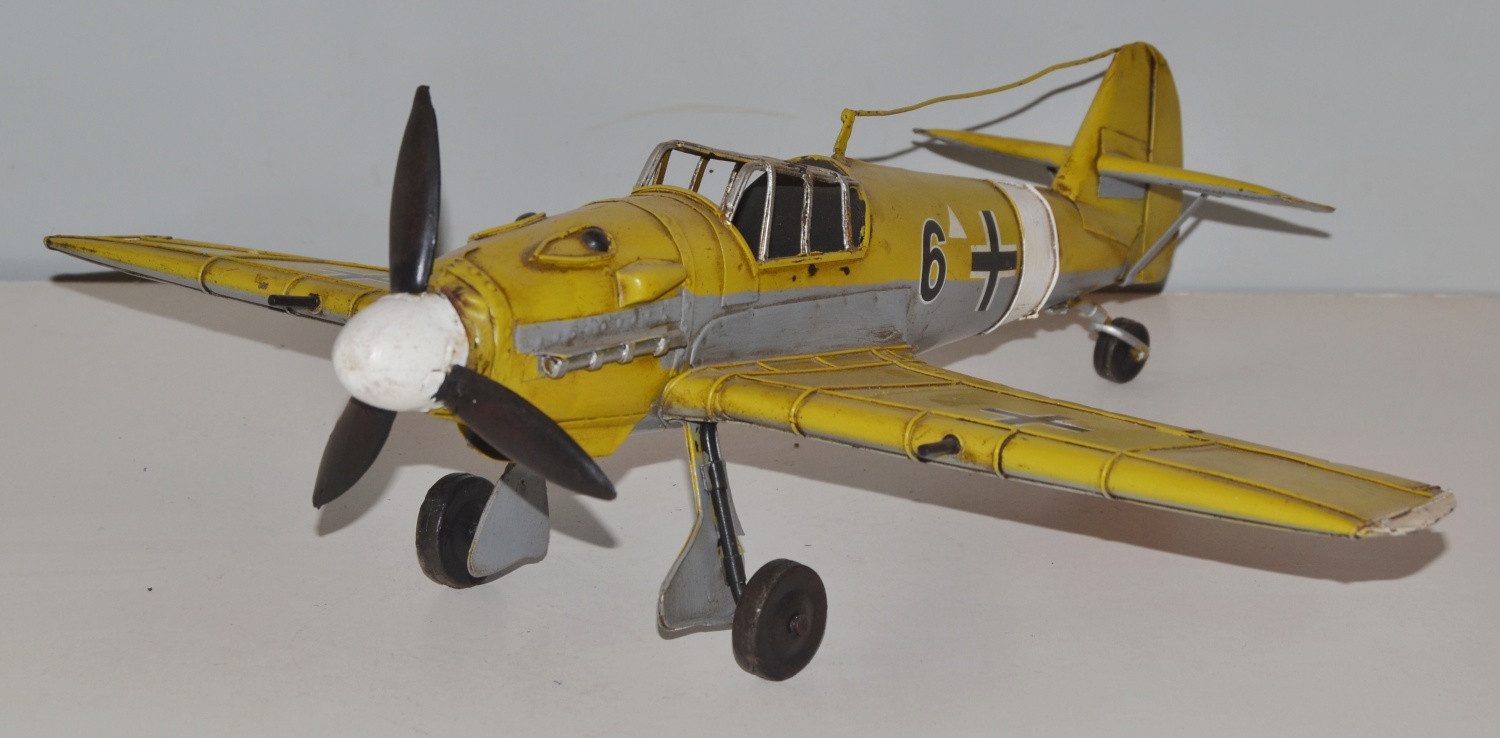 Modellflugzeug Modellflugzeug Marke Messerschmitt ME BF 109 aus Blech L 41 cm