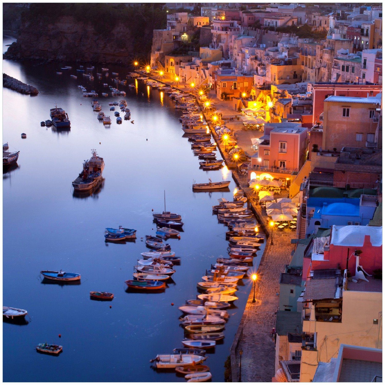 - Nacht erleuchtet hell bei Memoboard Wallario Italien Hafen