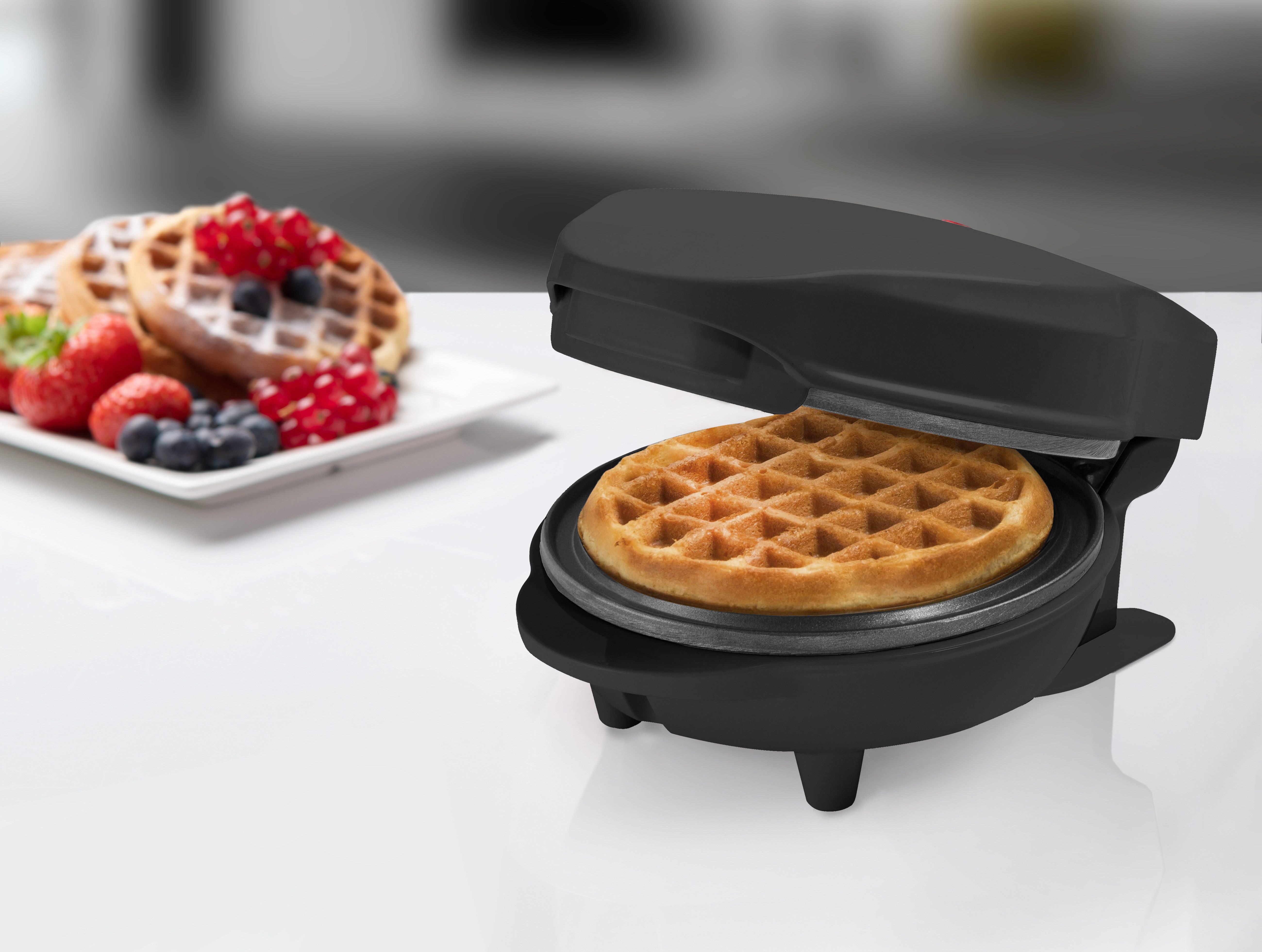bestron Waffeleisen AMW500, 550 W, Retro-Design, antihaftbeschichtet, leicht, kompakt