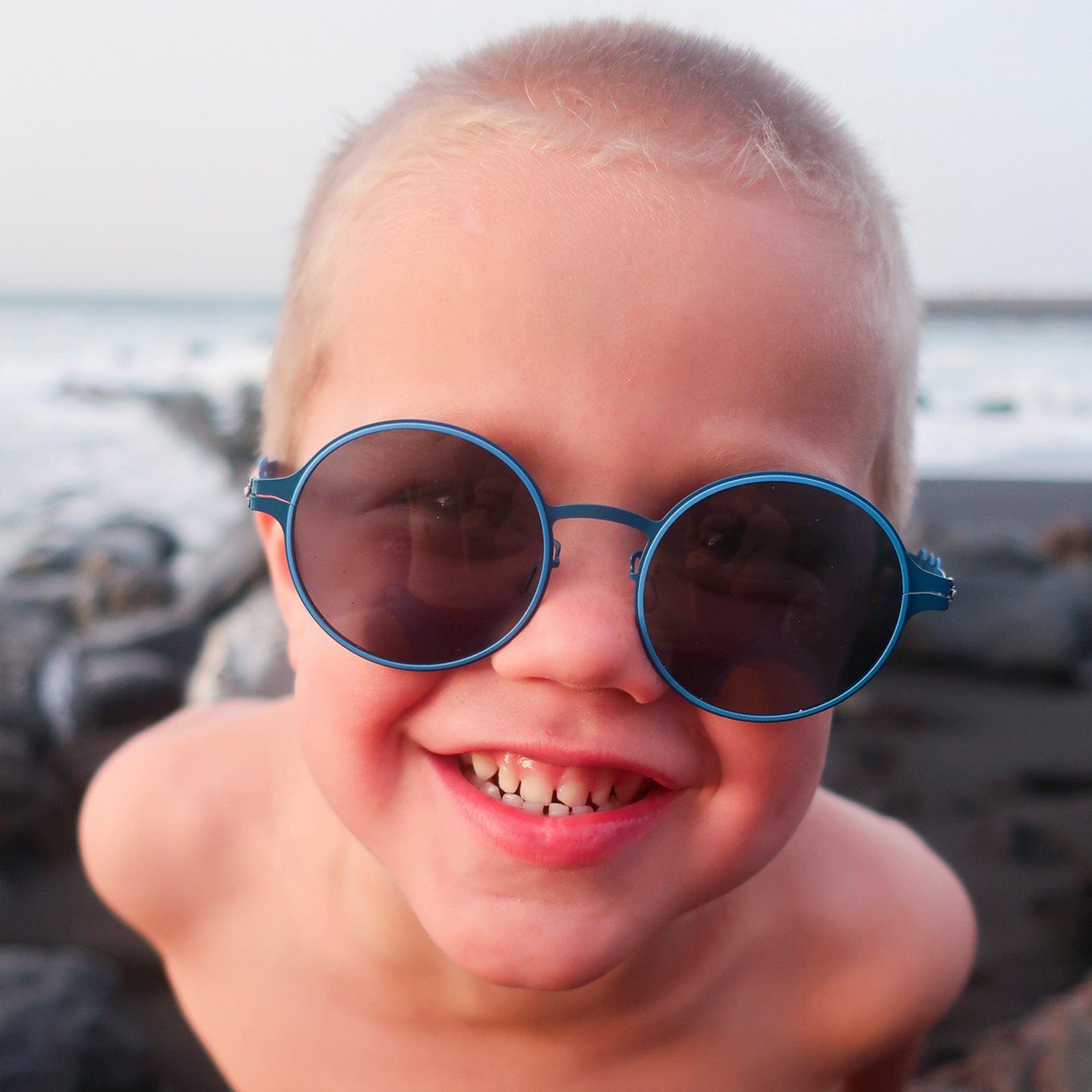 Kinder Sonnenbrille, Ohrenschoner, 3-8 Jahre Private leicht Sonnenbrille Eyes, 15g Blau - weiche Metallrahmen, pulverbeschichteter ActiveSol Car SUNGLASSES