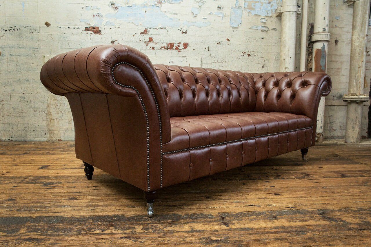 Die JVmoebel Couch mit Luxus Leder, Polster Sofa Knöpfen. 3 Rückenlehne Chesterfield Sitzer Braun Chesterfield-Sofa