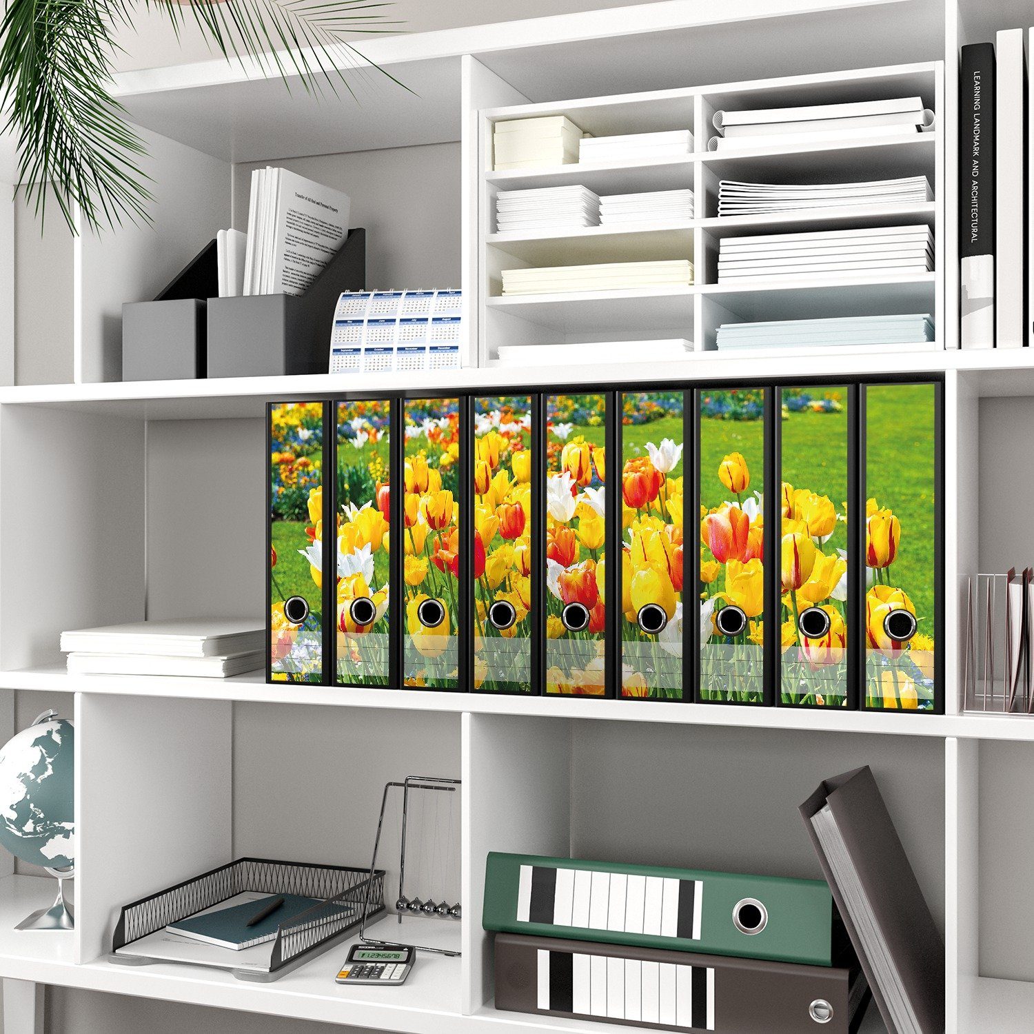 Thumbnail - Wallario Etiketten Tulpenwiese unter blauem Himmel, Ordnerrücken-Sticker in verschiedenen Ausführungen