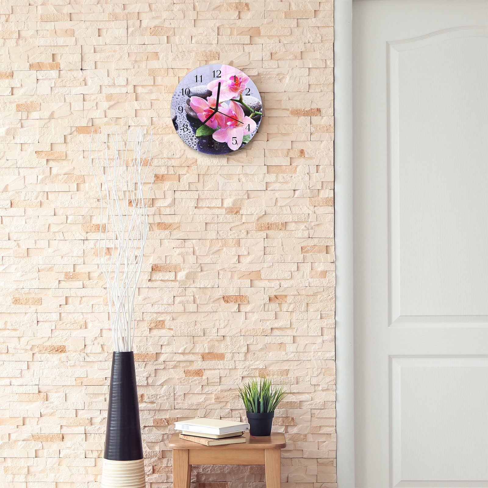 Quarzuhrwerk Durchmesser Wanduhr Primedeco - Wanduhr und auf Blühende mit Orchidee Rund Steinen mit Glas aus Motiv cm 30