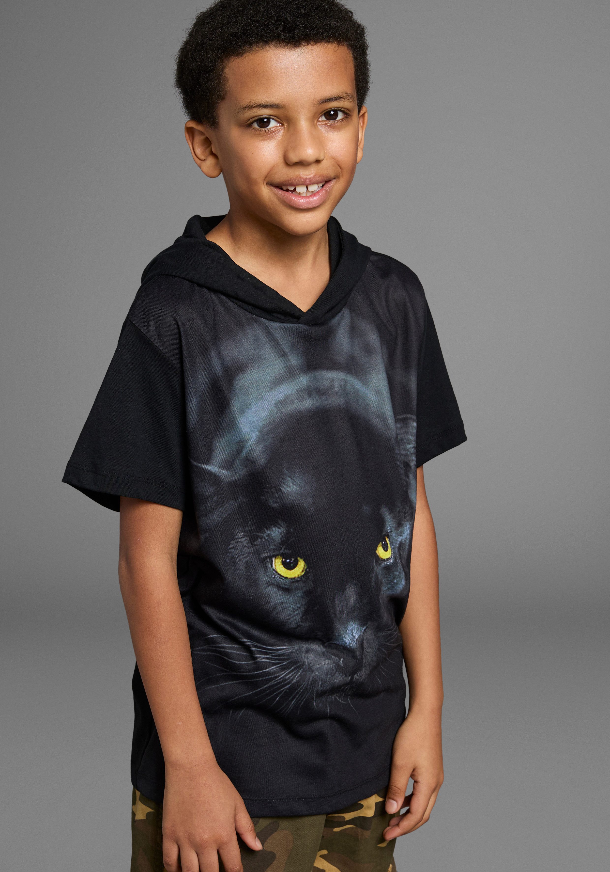 KIDSWORLD T-Shirt, Kapuzen-T-Shirt mit Fotoprint: PANTHER Kurzarm, modische Passform, mit stylischem Druck