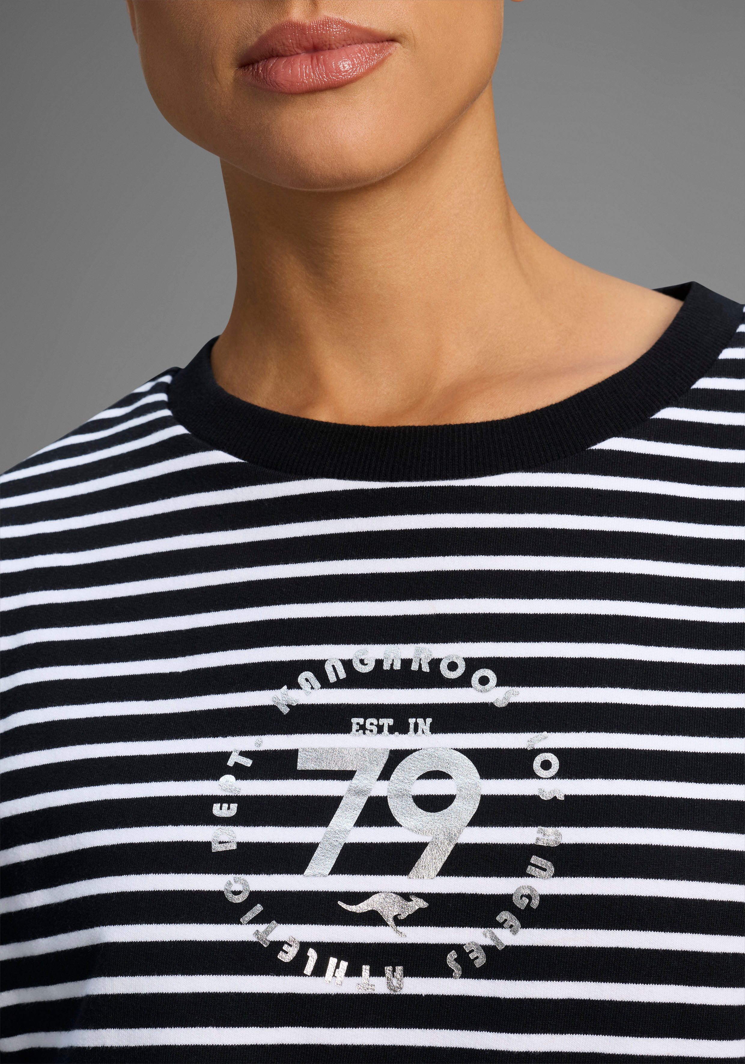 KangaROOS Sweatshirt im Oversize Look mit schimmerndem Frontprint – Bild 4 von 5