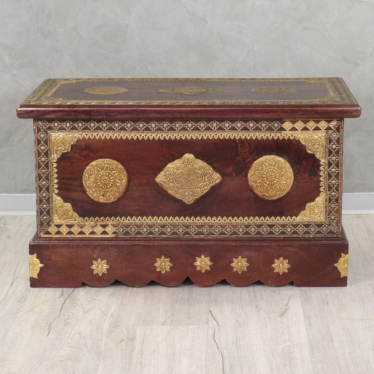 Oriental Galerie Truhe Indische Truhe mit Messing 80 cm, Holztruhe mit Stauraum, Schatztruhe mit Deckel, Massiv