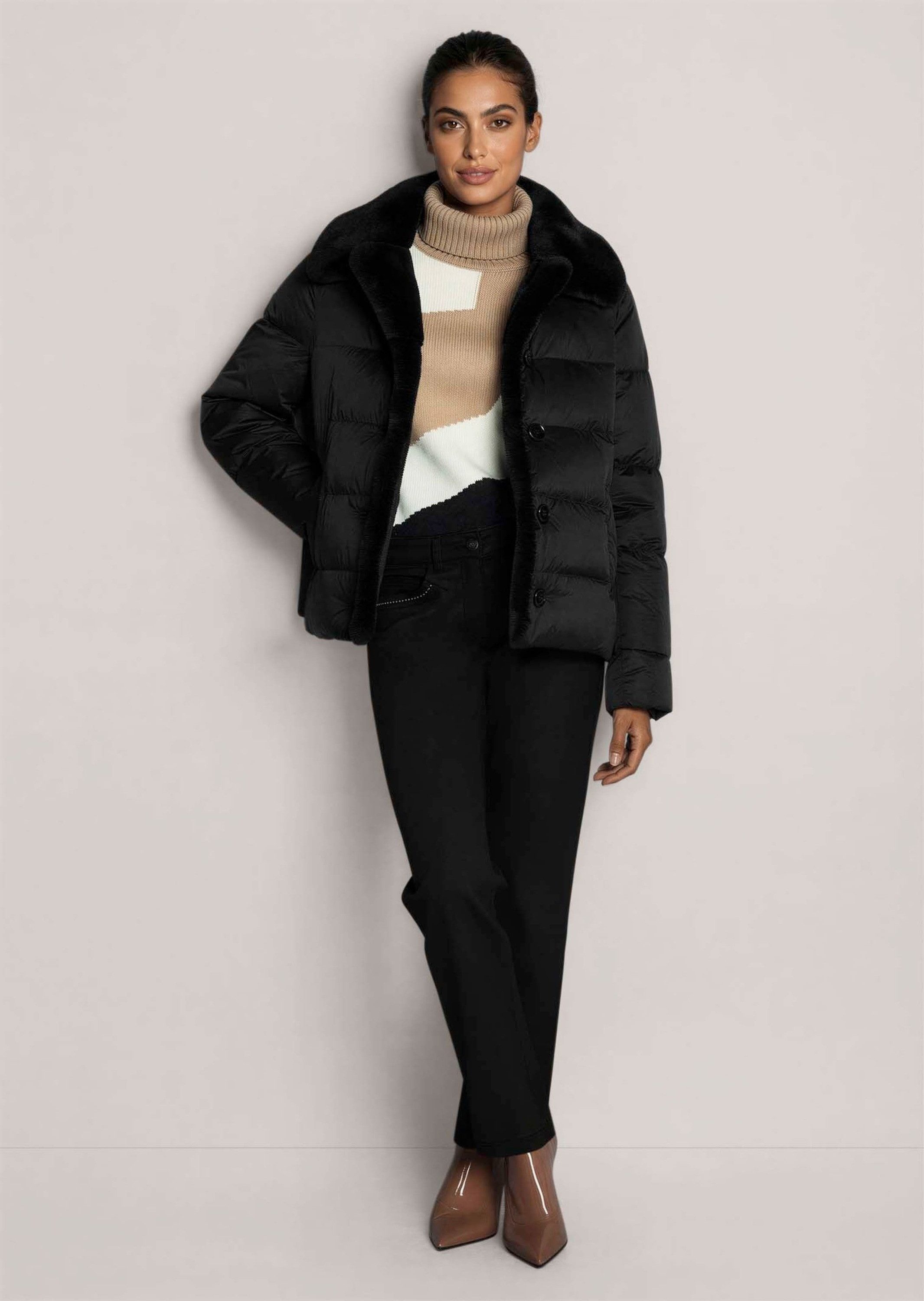 MADELEINE Outdoorjacke Steppjacke mit Teddyfellkragen Voluminöser Kragen, einreihige Knopfleiste & seitliche Leistentaschen