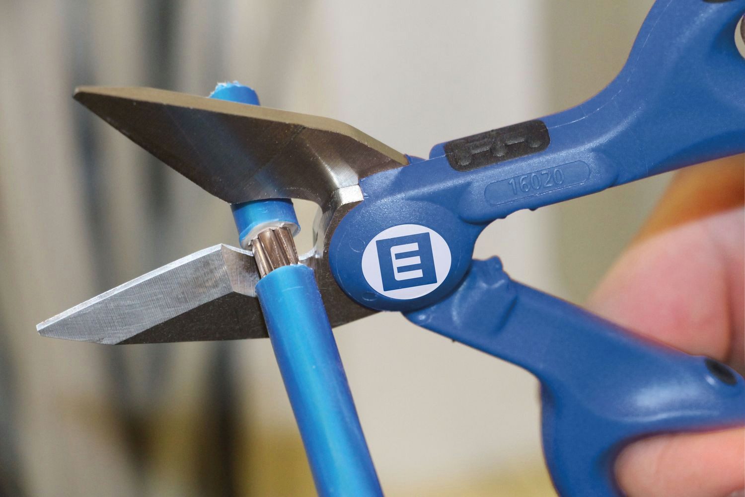 WEICON Kabelschere No. 35, mit 2K-Griff inkl. Abisolier- und Crimpfunktion, 0,5 - 4 mm², TÜV-zertifiziert