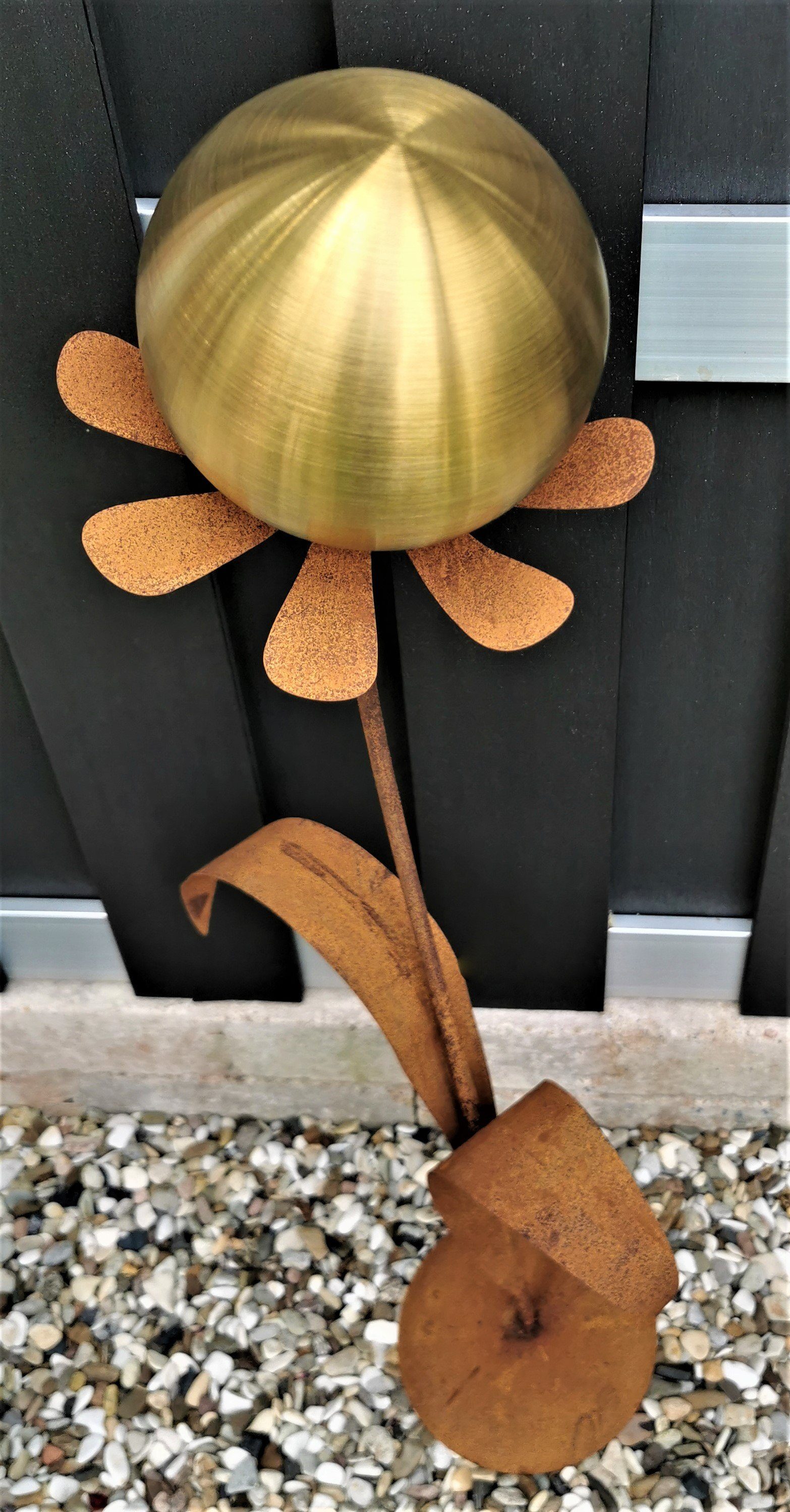 Jürgen Bocker Garten-Ambiente Gartenstecker Skulptur Blume Rotterdam Corten 97 cm mit Kugel und Standfuß gold