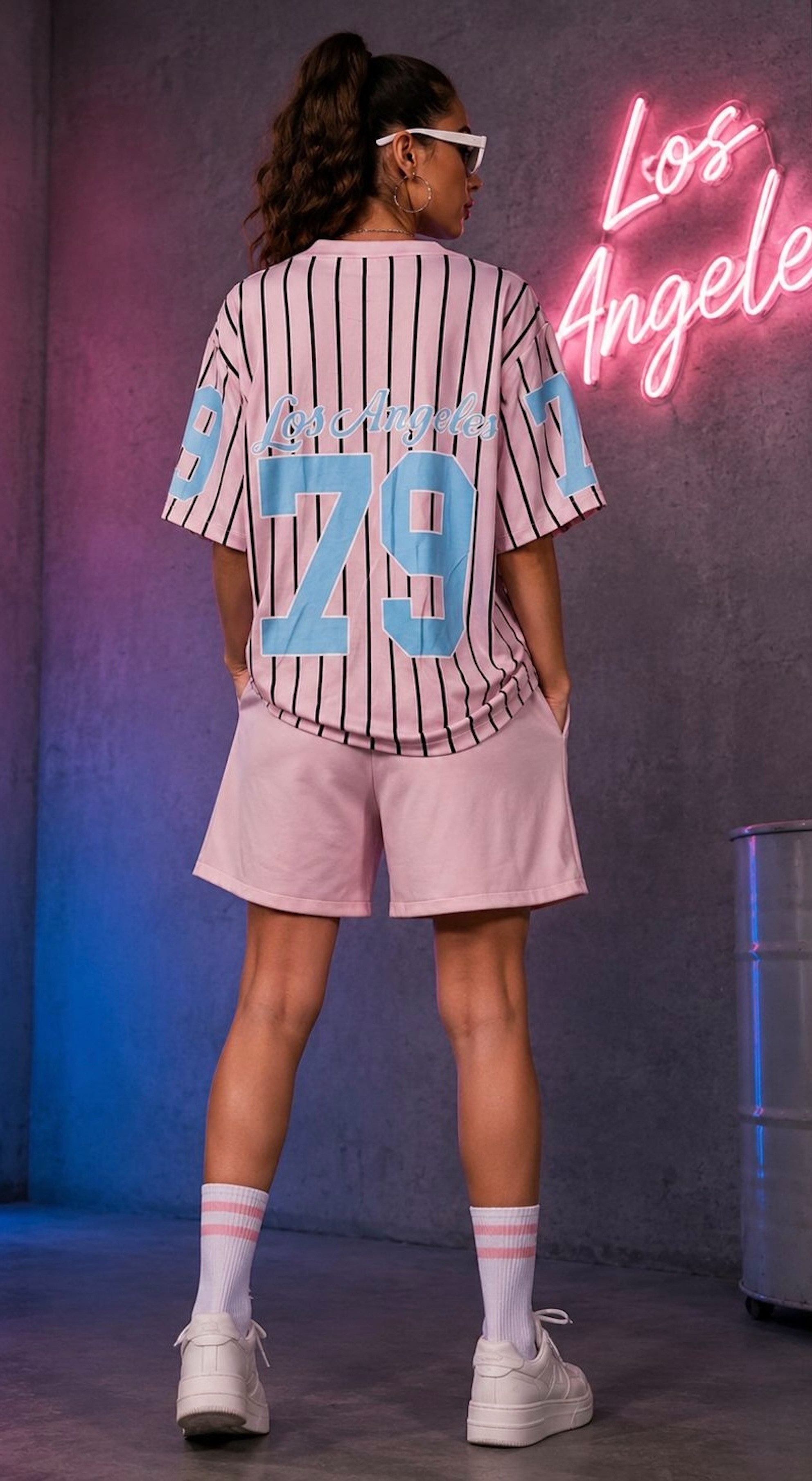Worldclassca T-Shirt & Shorts Worldclassca 2tlg Oversize SET Shirt + Shorts Jogginganzug Los Angeles Neue Kollektion - Stilvolle und gemütliche Streetwear Mode für Damen