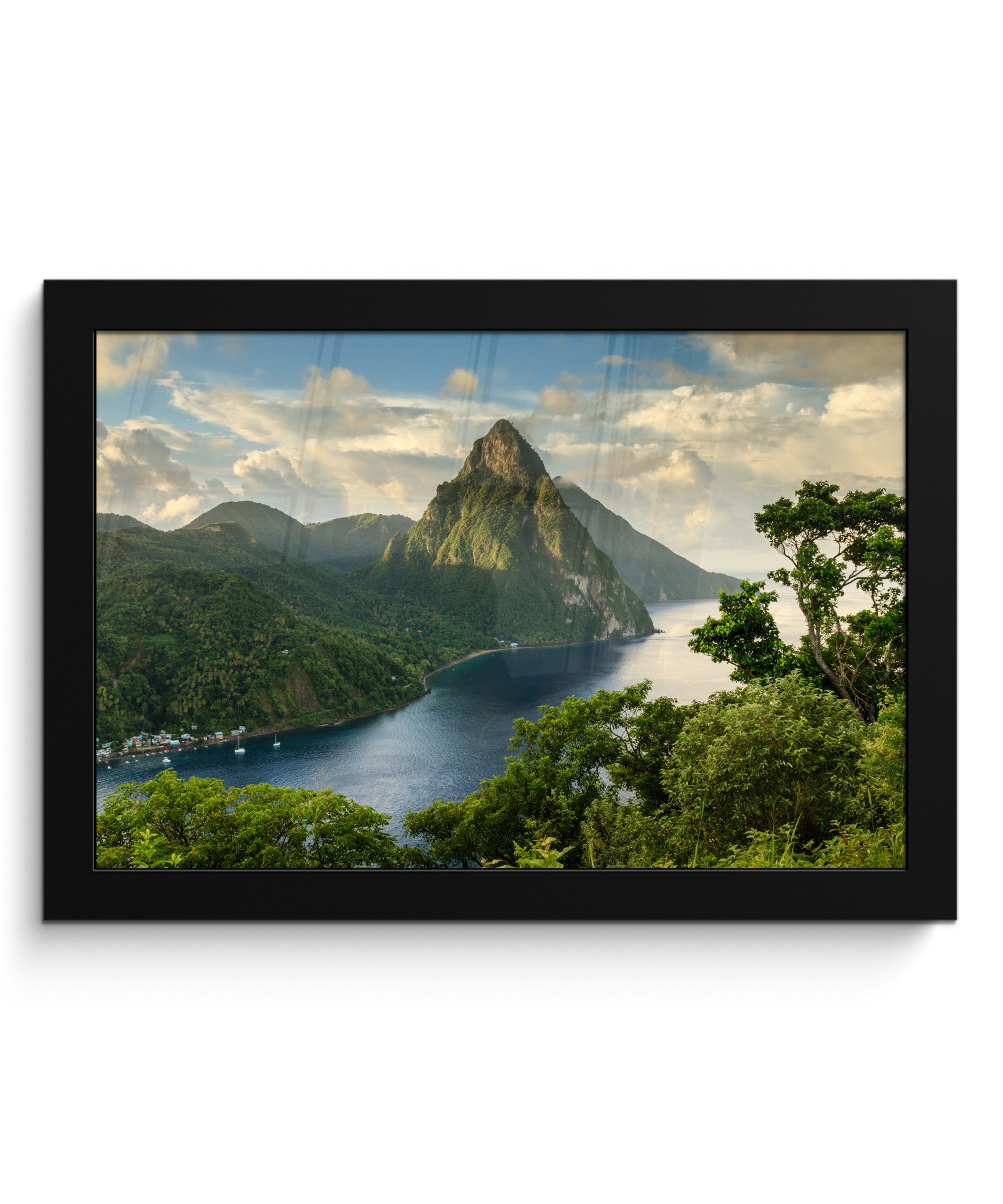MuchoWow Poster Blick auf eine mit tropischem Regenwald bedeckte Berglandschaft in St., (1 St), Wandbilder, Deko Wohnzimmer Schlafzimmer, 30x20 cm