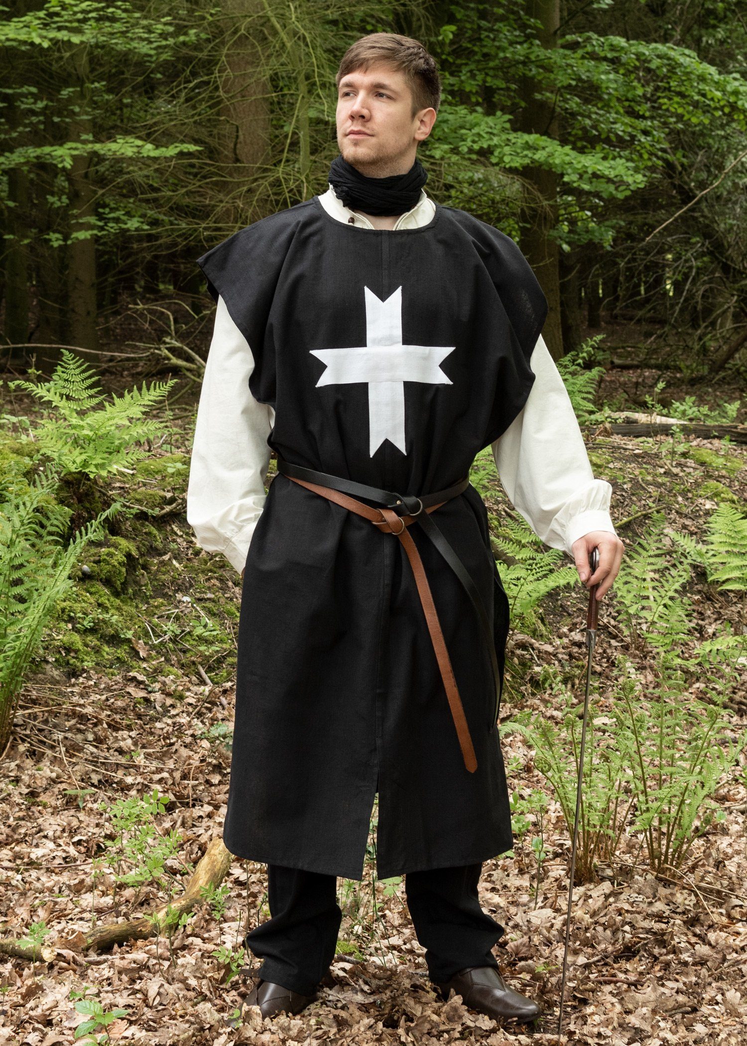 Battle Merchant Wikinger-Kostüm Kreuzritter Wappenrock, Waffenrock schwarz mit weißem Kreuz