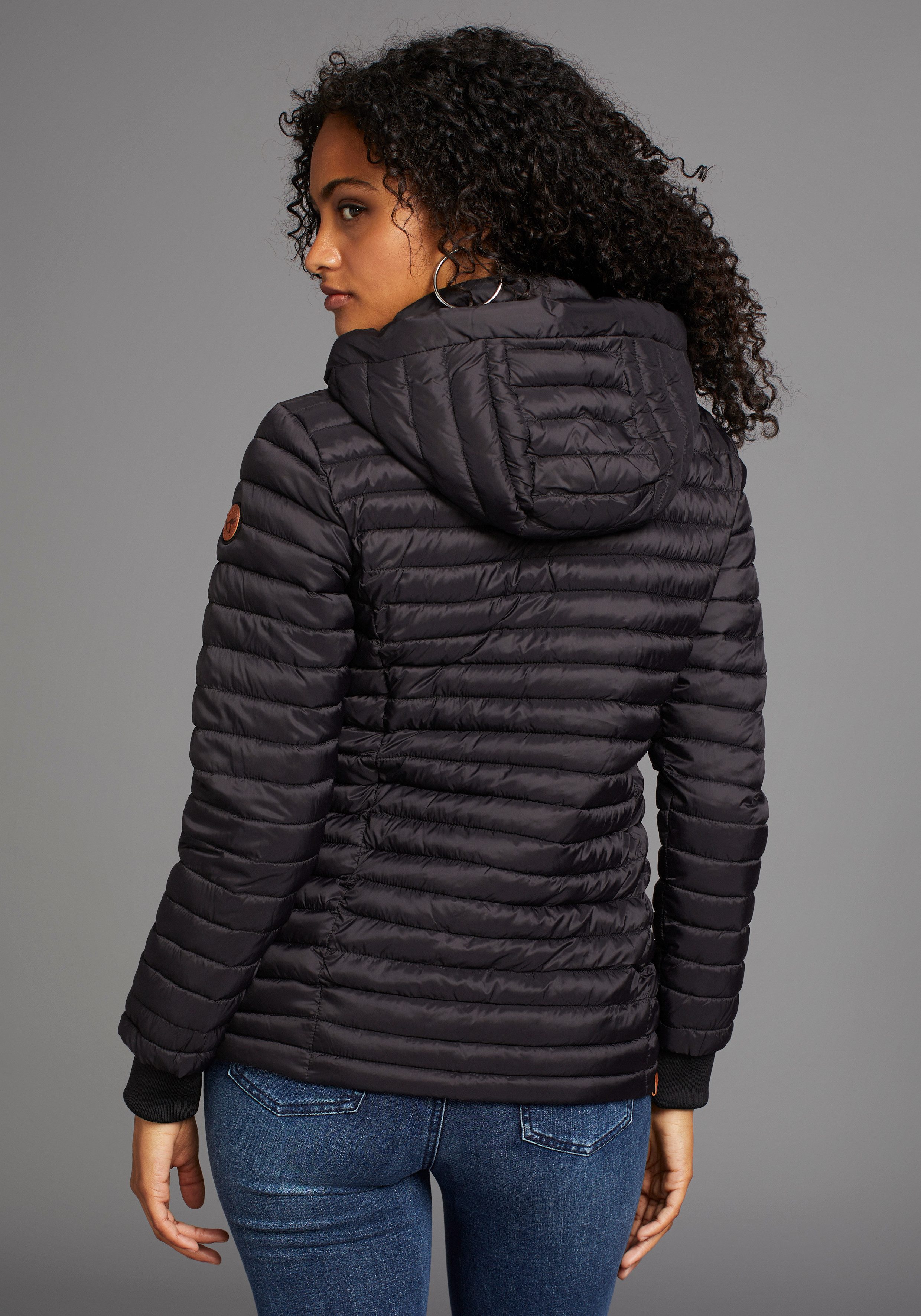 KangaROOS Steppjacke für kalte Tage, pflegeleicht und schmutzabweisend