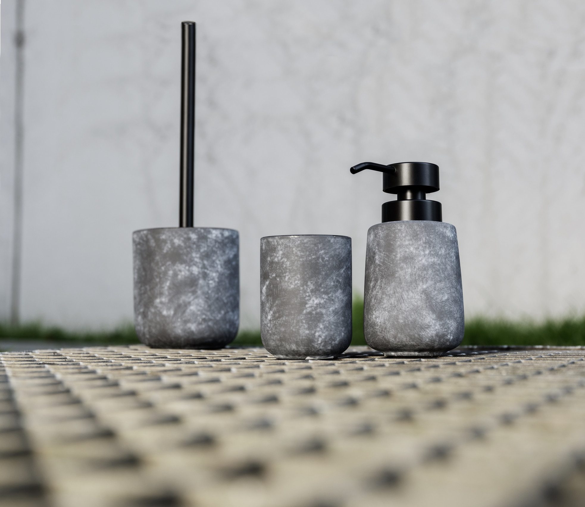 WENKO WC-Garnitur Sacile, Keramik in Beton-Optik, Toilettenbürste mit Kunst günstig online kaufen
