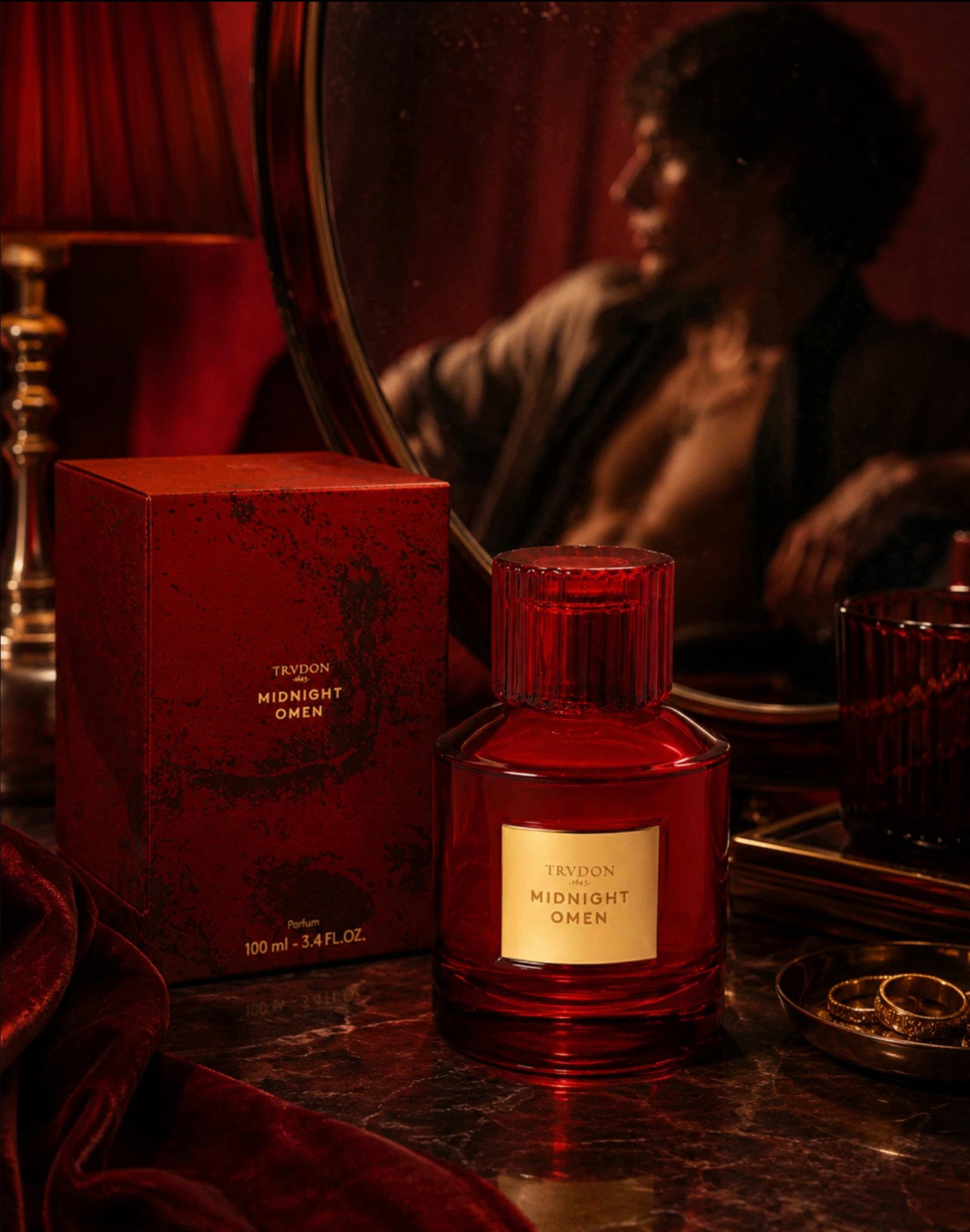 Cire Trudon Eau de Parfum Nuit Rouge Midnight Omen Luxury Unisex Holzig Ambriert 100 ml, 1-tlg., Flakon Tiefrotes Glas mit goldfarbener Metallplakette