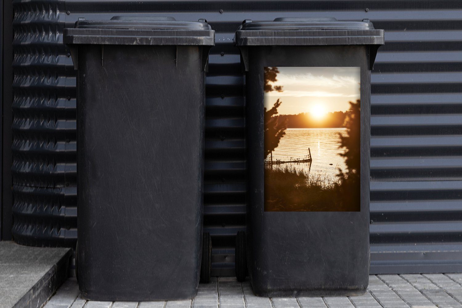 (1 St), MuchoWow Container, Sonnenuntergang Mülltonne, Mehr bei Wandsticker Mülleimer-aufkleber, Abfalbehälter Sticker,